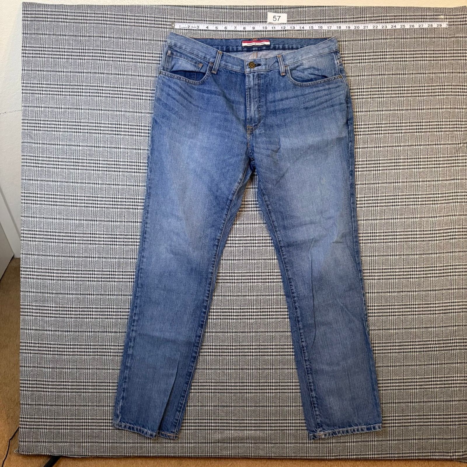 Tommy Hilfiger Tommy Hilfiger Men's Jeans Light Blue Wash Denim Size 32x32 Size US 32 / EU 48 - 2 Thumbnail
