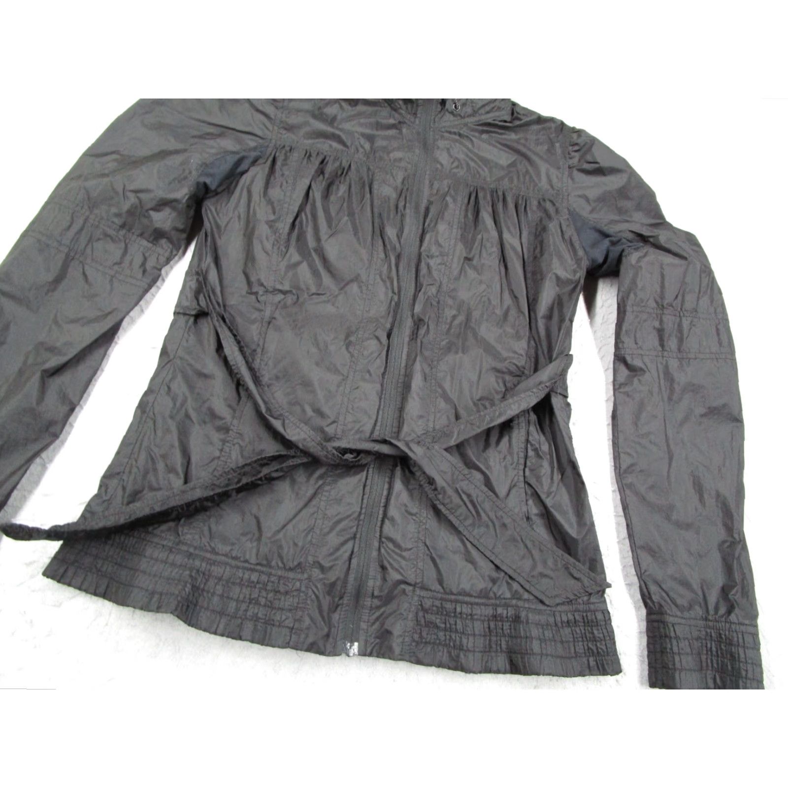 Lululemon Lululemon Jacket Womens 6 Black Hooded Zip Nylon Windbreaker Front Tie Size M / US 6-8 / IT 42-44 - 2 Thumbnail