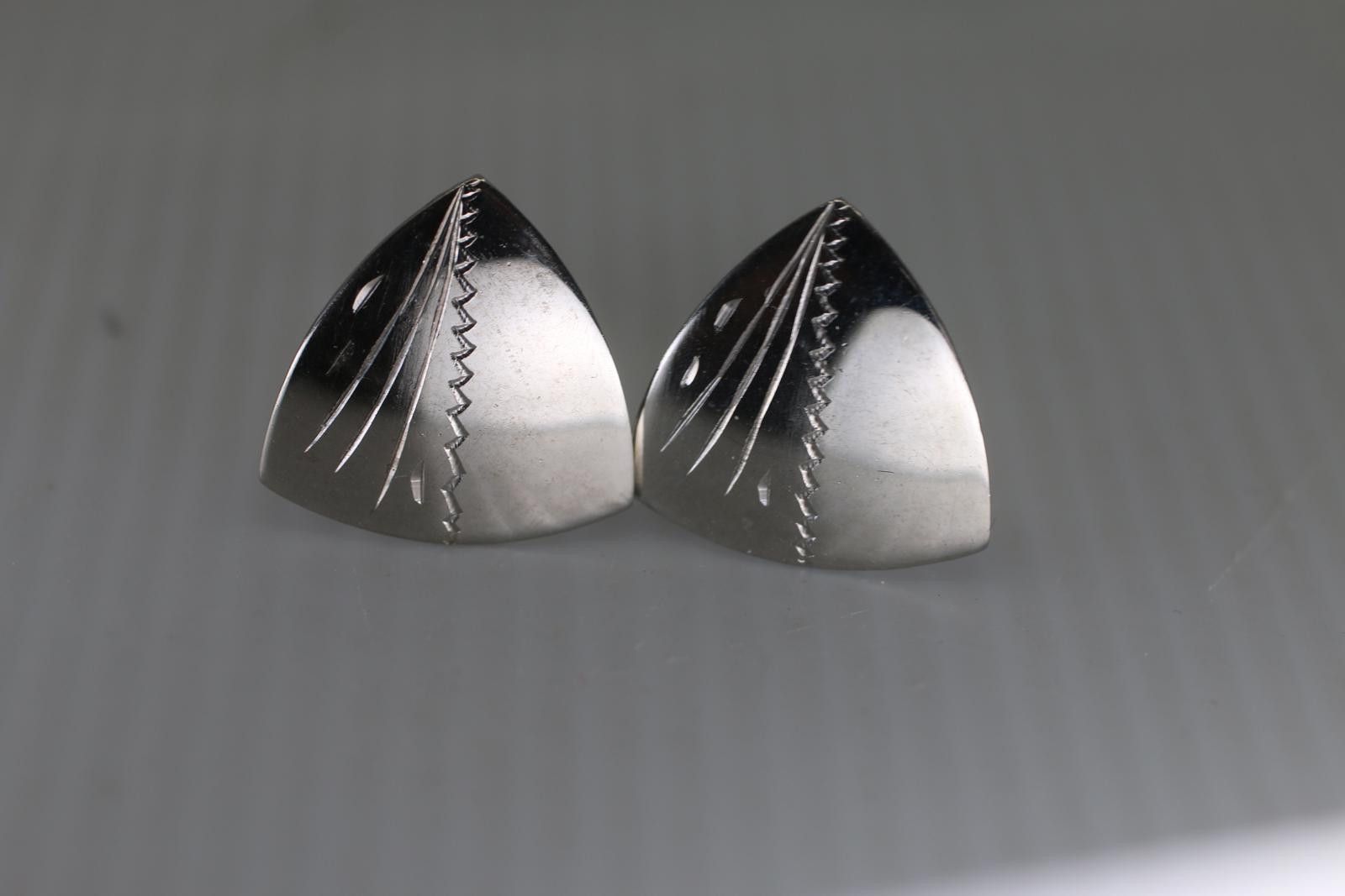The Unbranded Brand Vintage Silver-Tone Sculpted Cufflinks Modern Design Size ONE SIZE - 1 Thumbnail