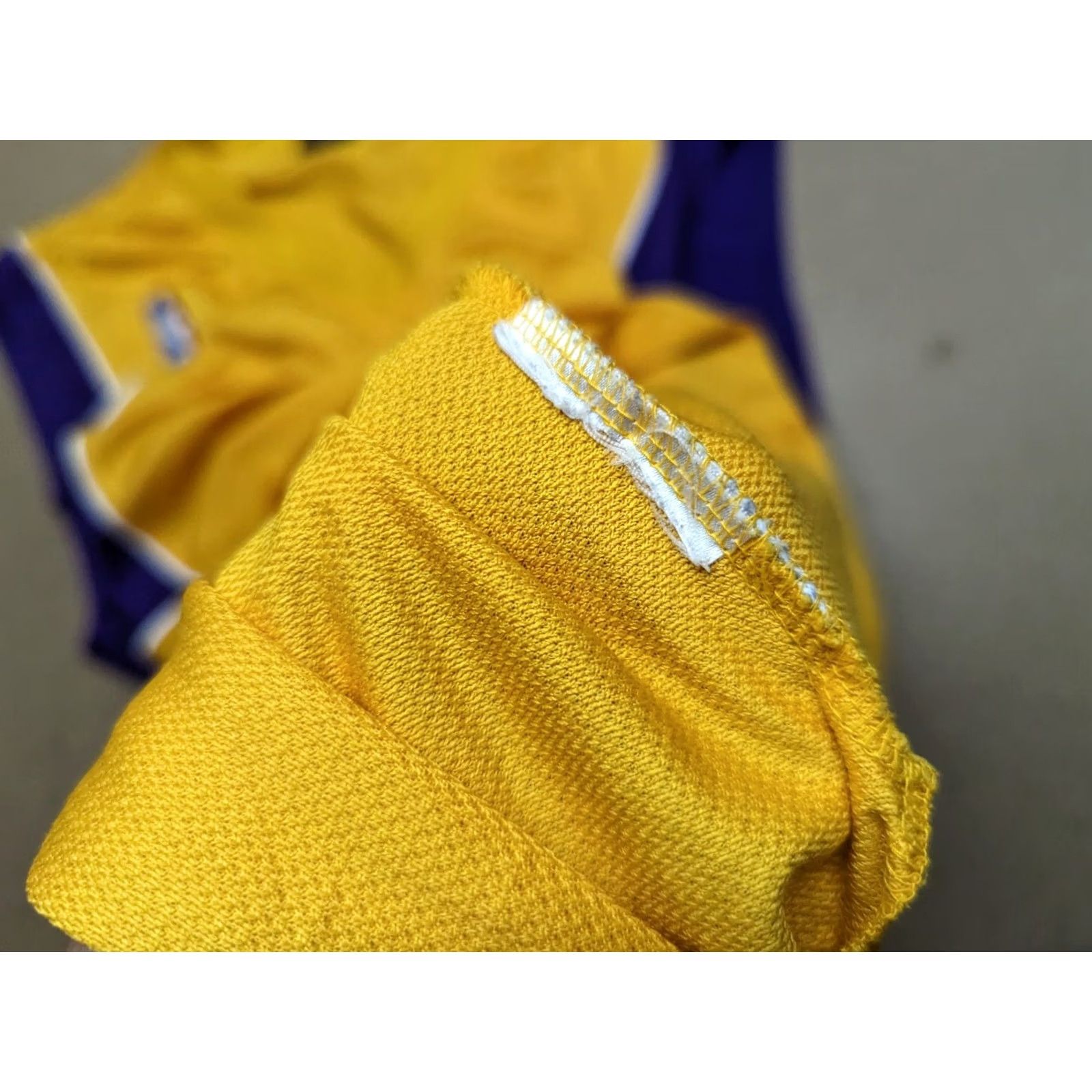 Nike Nike Dri-Fit Lakers Jersey Shirt M Yellow Stitched 90s Men T-Shirt Sports Activewear Size US M / EU 48-50 / 2 - 6 Thumbnail