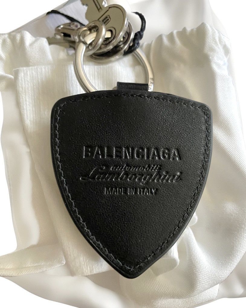 Balenciaga × Lamborghini Balenciaga Lamborghini Automobili Shield Charm keychain Size ONE SIZE - 2 Thumbnail