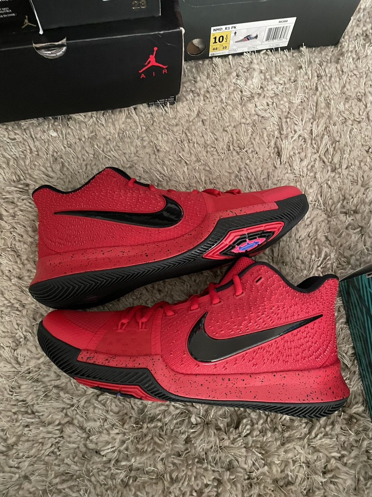 Nike Nike Kyrie 3 Candy Apple sz 10 Size US 10 / EU 43 - 2 Thumbnail