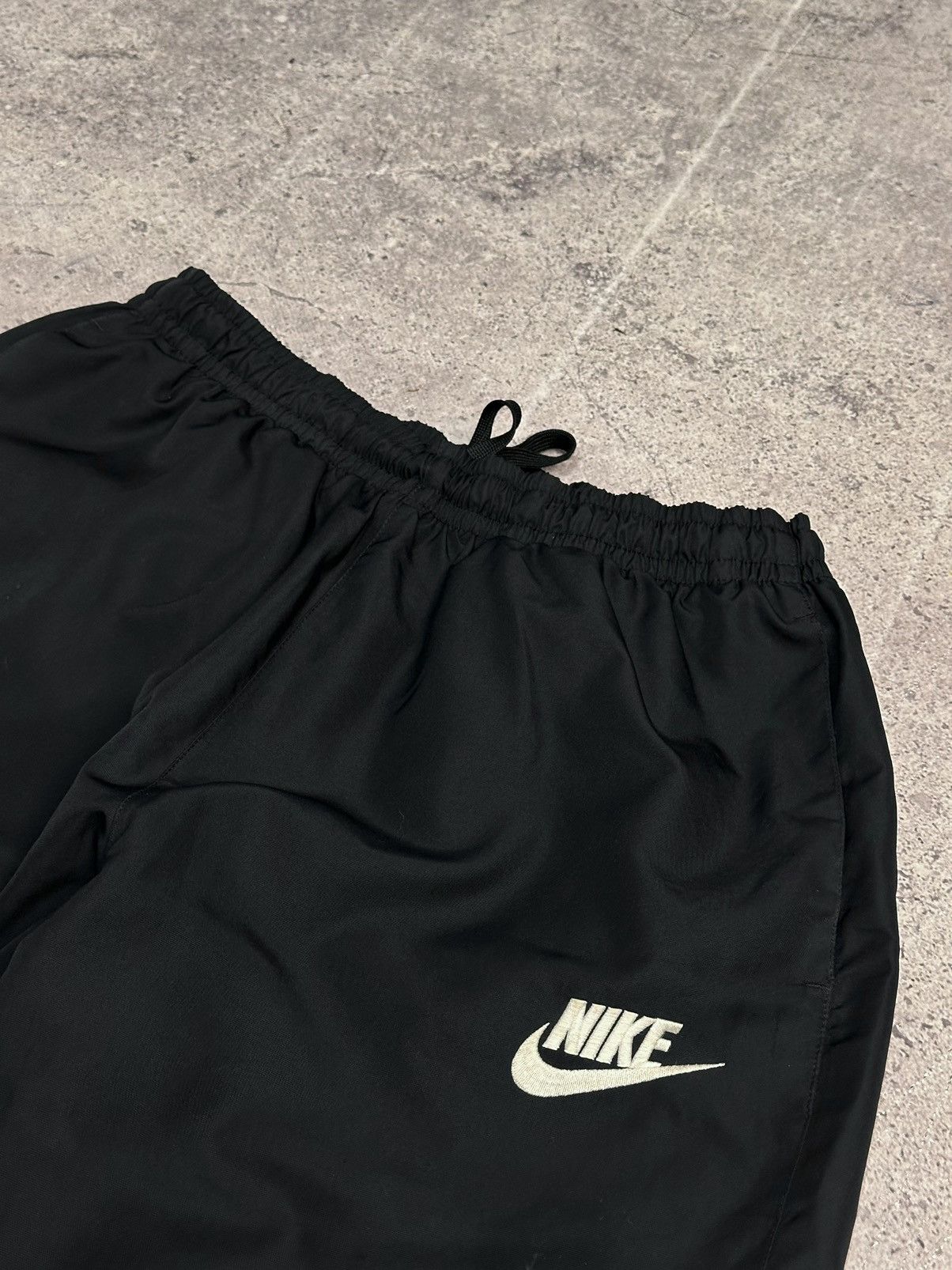 Nike Nike swoosh joggers black track pants y2k hype streetwear Size US 32 / EU 48 - 5 Thumbnail