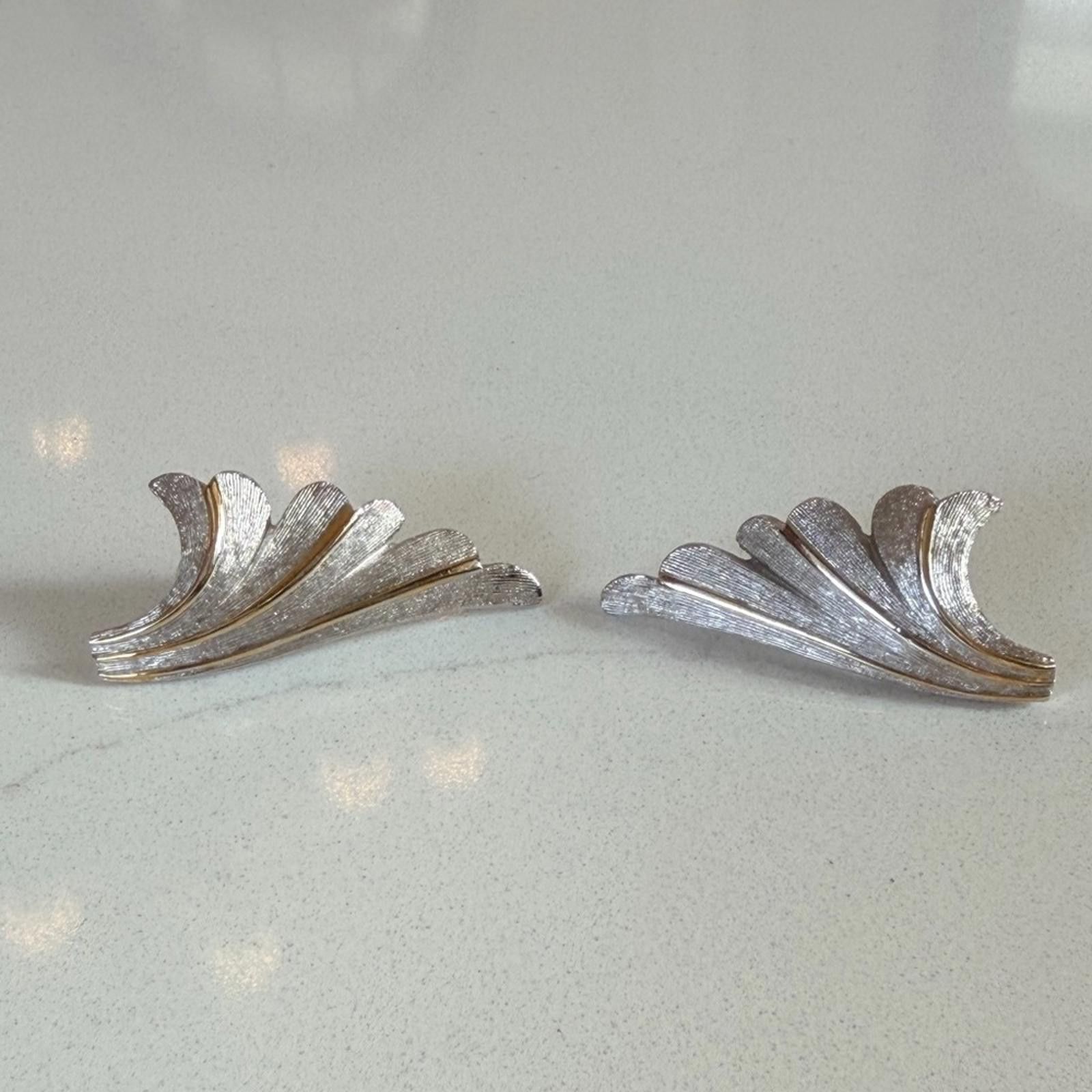 Dior Vintage Christian Dior Two-Tone Leaf Pierced Earrings Rare Size ONE SIZE - 7 Thumbnail