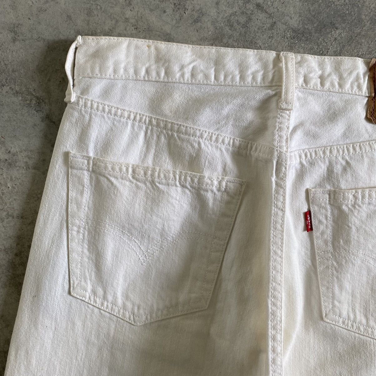 Levi's Size 30x34 Vintage 2004 Levi’s 501 Off White Denim Jeans Size US 30 / EU 46 - 16 Thumbnail