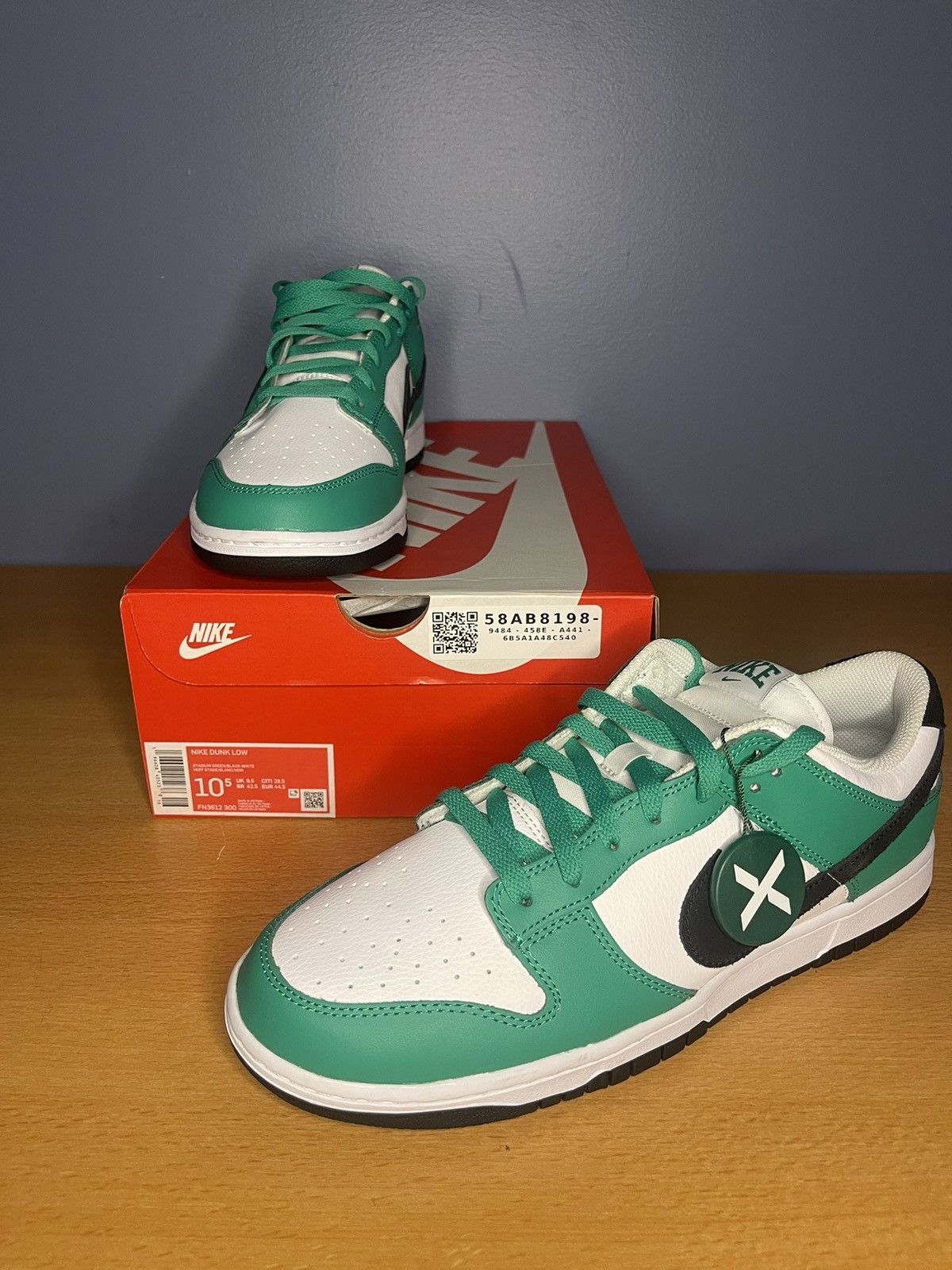 Nike Nike Dunk Low “Celtics” Size US 10.5 / EU 43-44 - 9 Thumbnail
