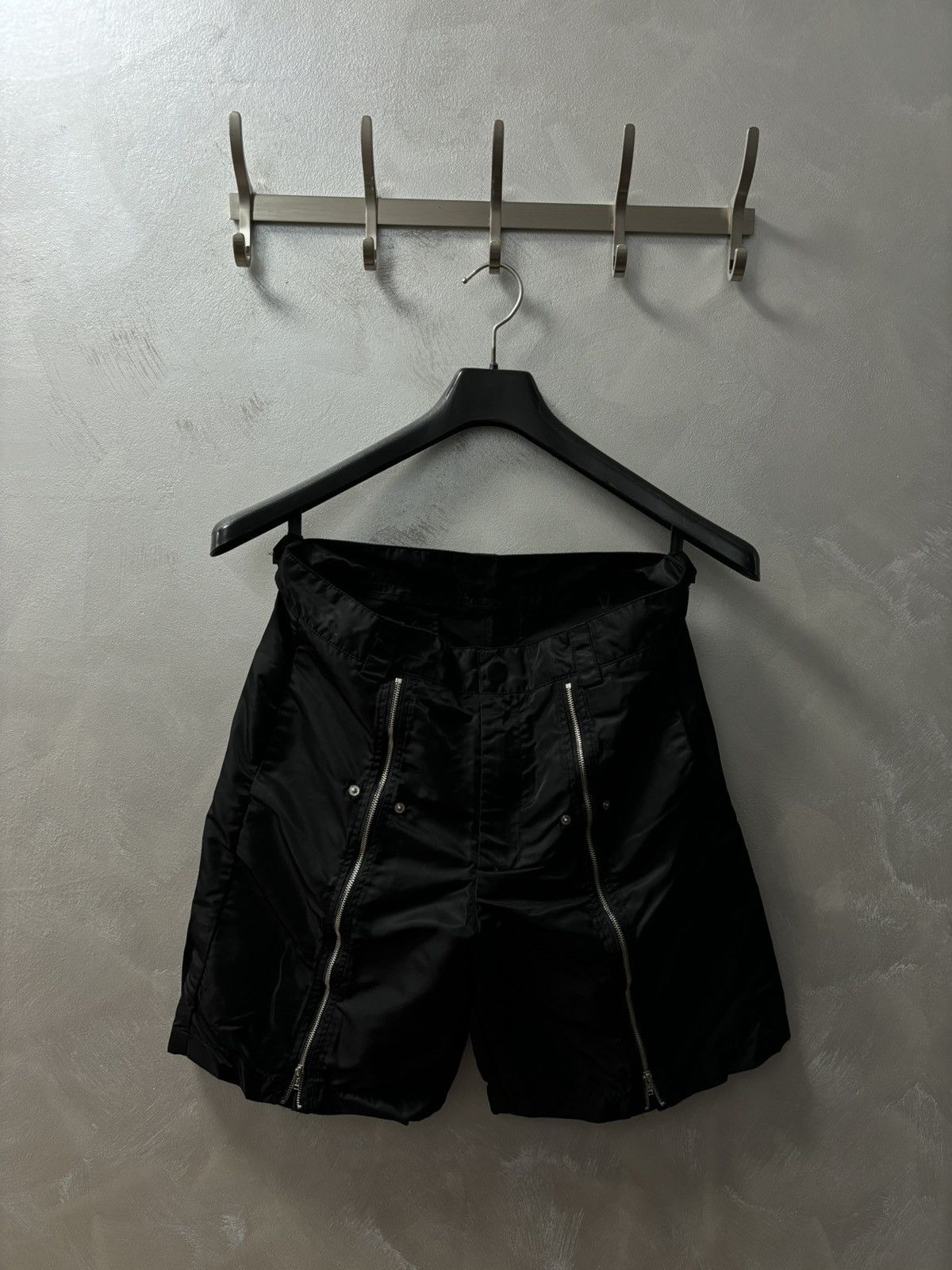 Japanese Brand Black Front Zip Shorts Size US 30 / EU 46 - 1 Thumbnail