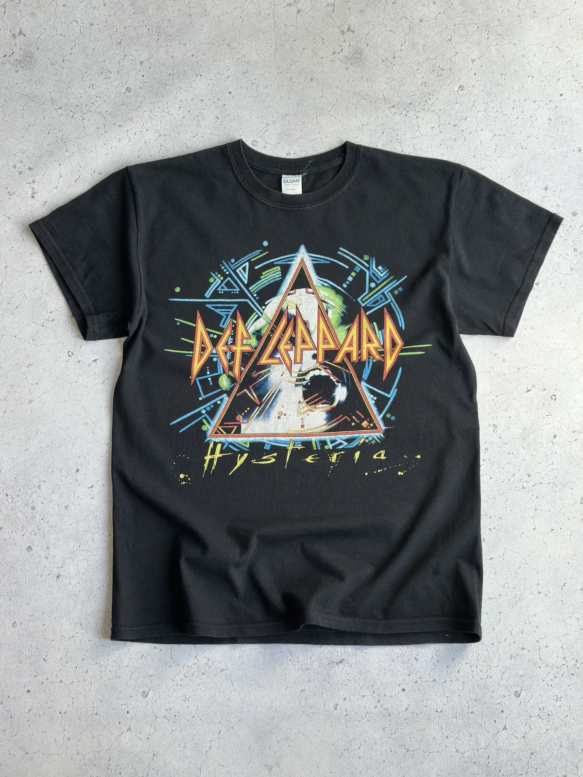 Band Tees Vintage y2k Def Leppard Hysteria Tour 2018 Band Tee Size US M / EU 48-50 / 2 - 1 Thumbnail