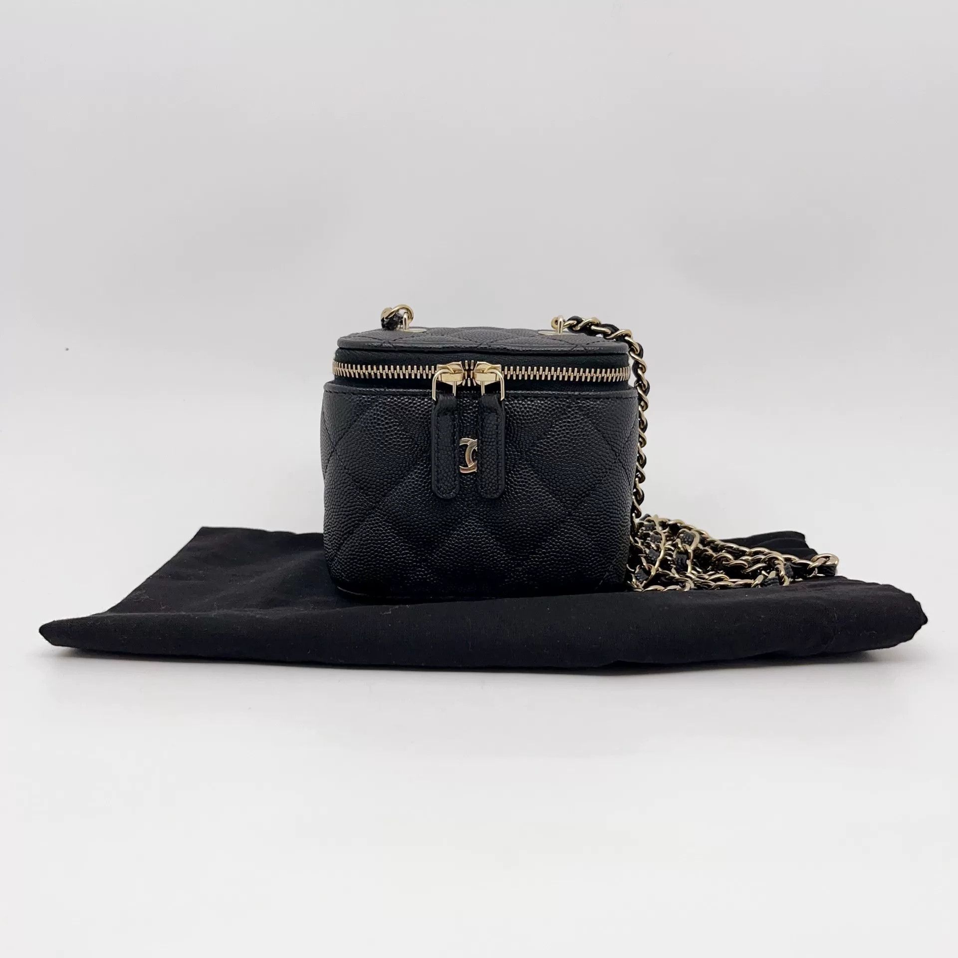 Chanel Pre-loved Bag Very good condition Size ONE SIZE - 1 Thumbnail