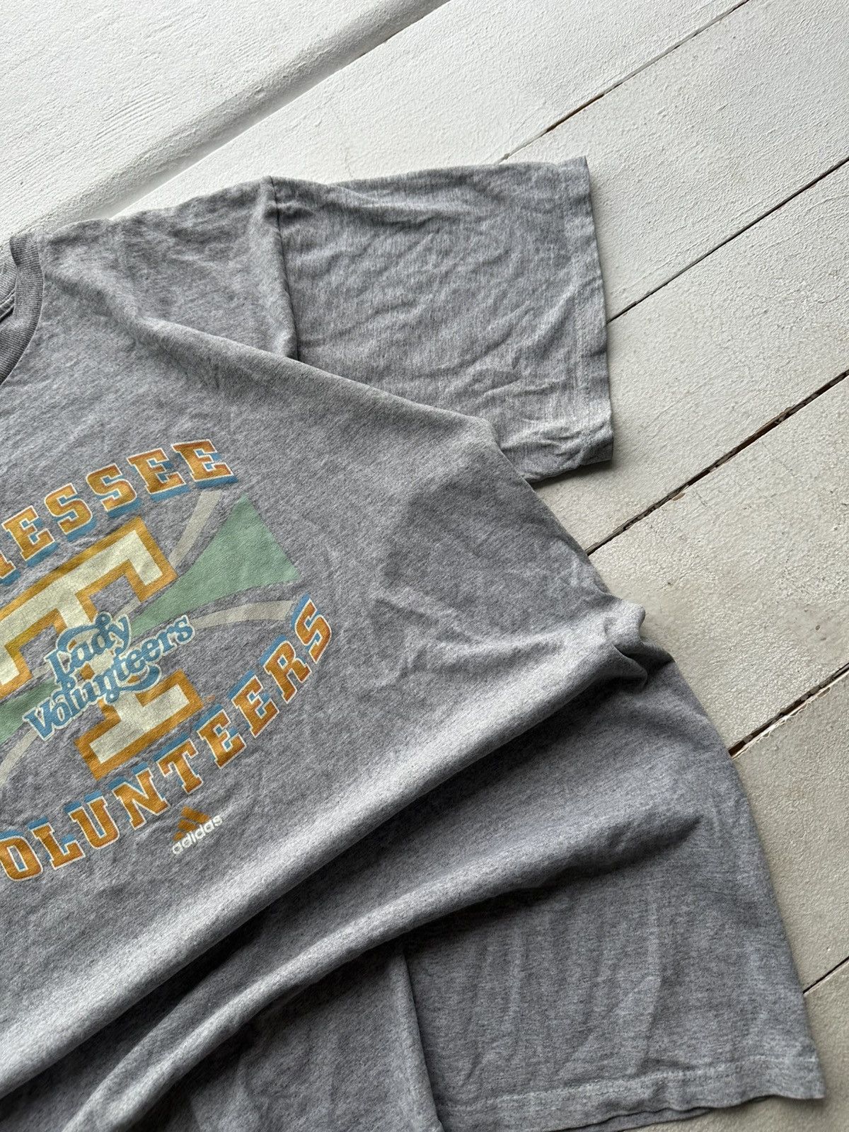 Adidas 🚨ADIDAS TENNESSEE VOLUNTEERS BIG BACK LOGO Y2K usa state Size US M / EU 48-50 / 2 - 3 Thumbnail