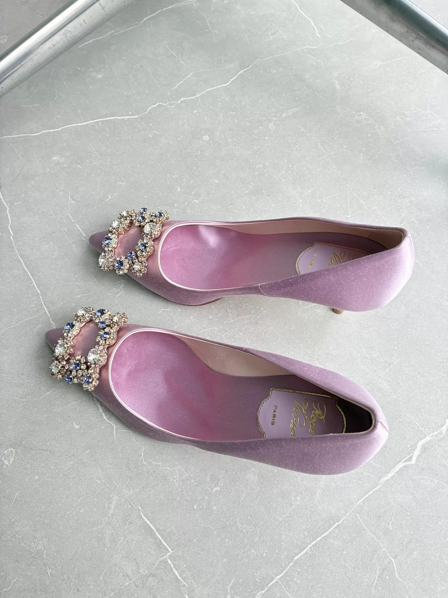 Roger Vivier Roger Vivier New Satin Pumps 36 Lilac Crystal Toe Size US 5.5 / IT 35.5 - 2 Thumbnail