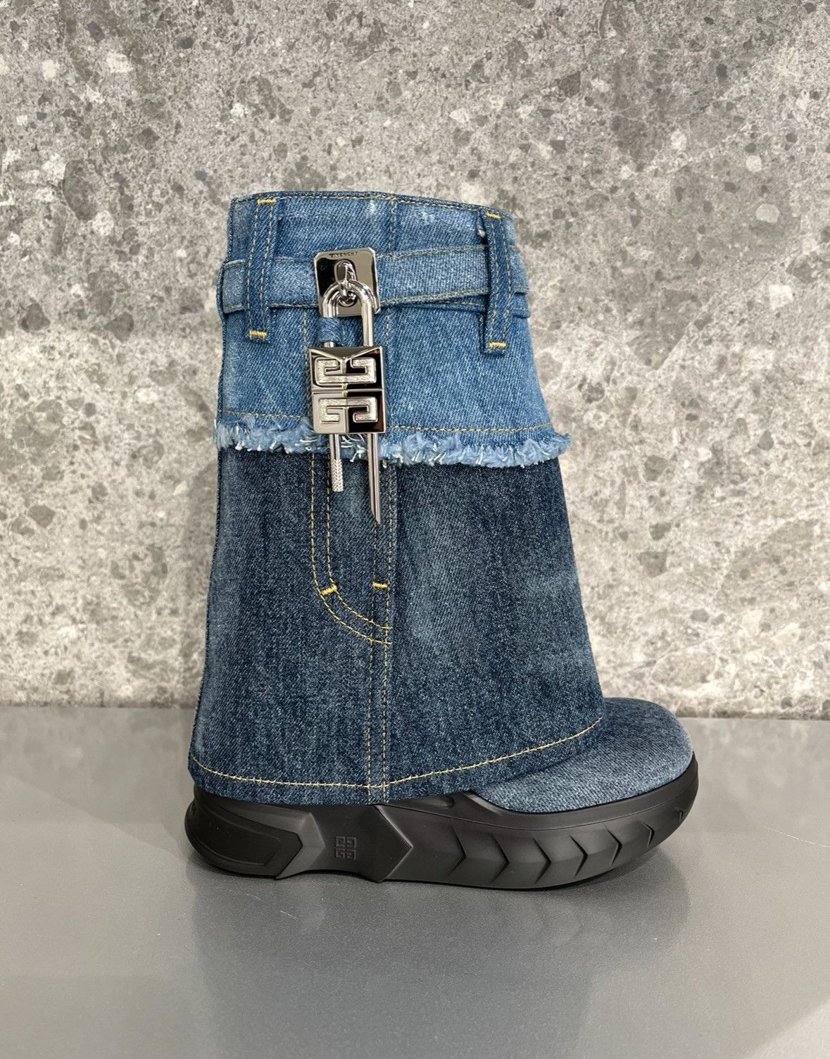 Givenchy o1w1db10325 Shark Lock Boots Biker 120mm in Denim Size US 11 / IT 41 - 1 Thumbnail
