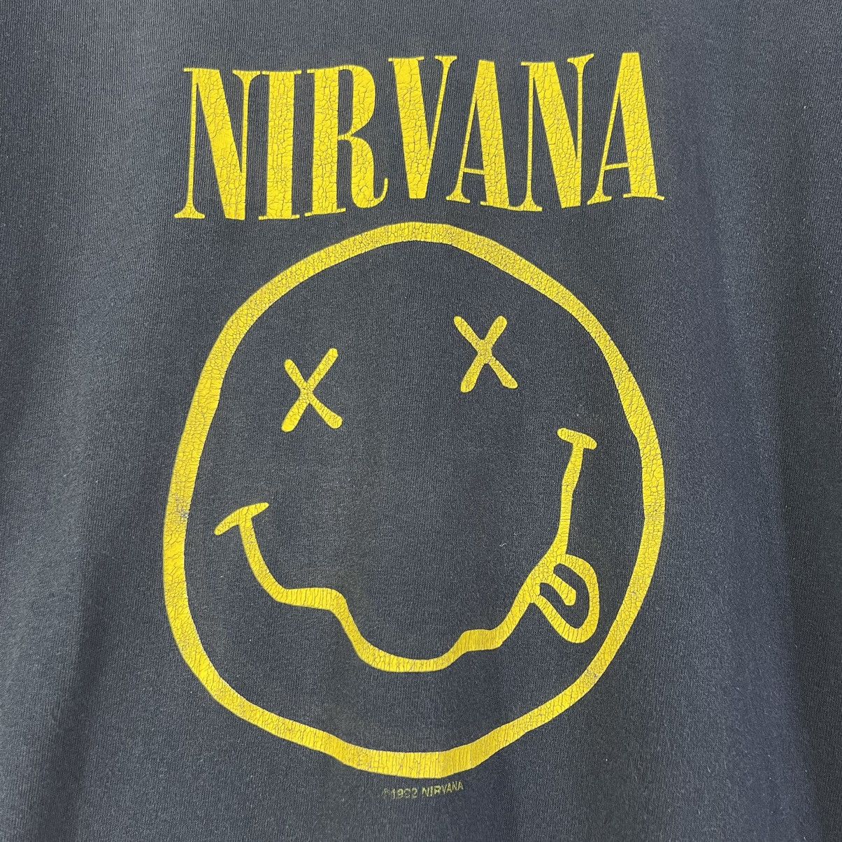 Band Tees Vintage 1992 Nirvana Smiley Fades Tshirt Size US M / EU 48-50 / 2 - 8 Thumbnail