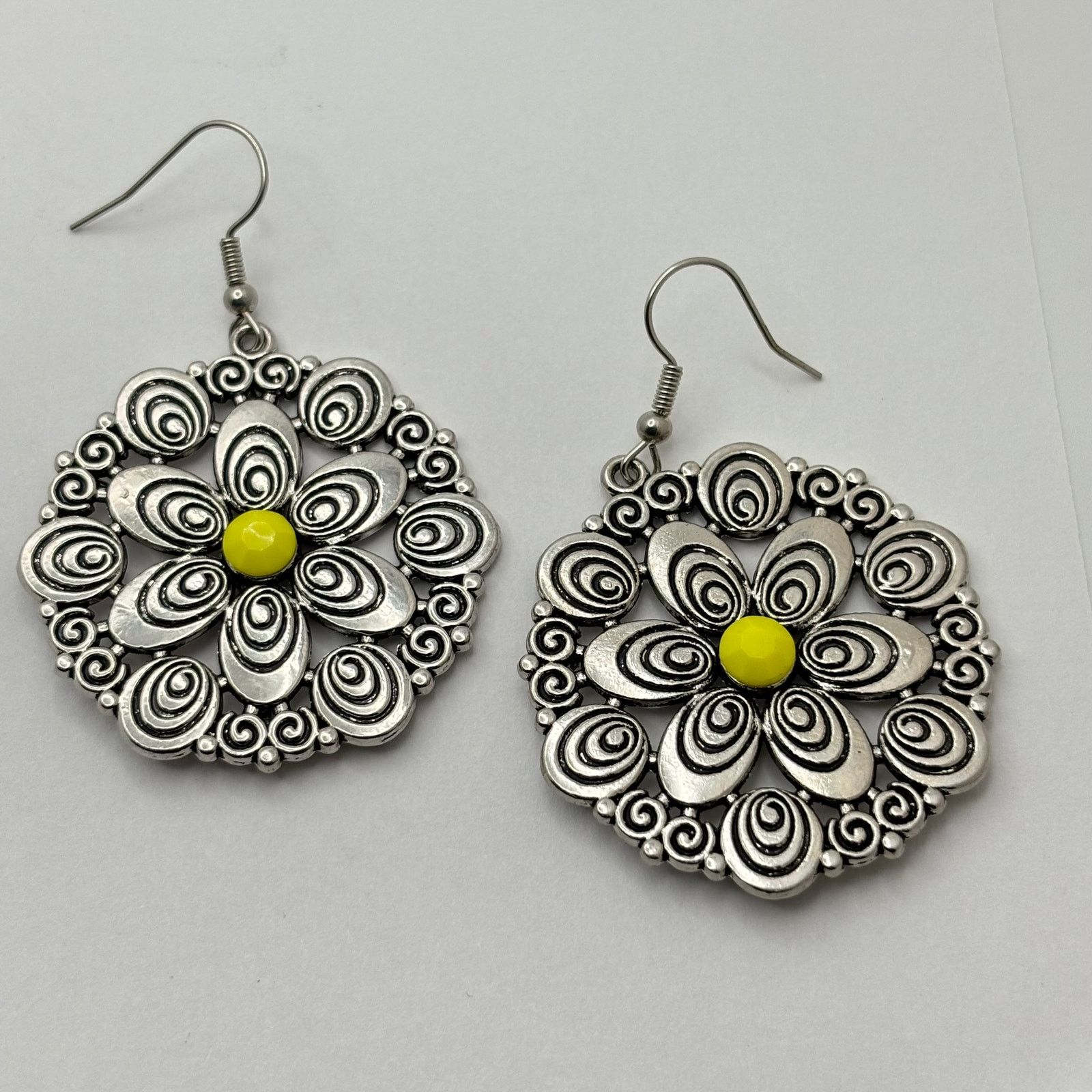 Other Y2K Silver & green floral earrings Size ONE SIZE - 1 Thumbnail
