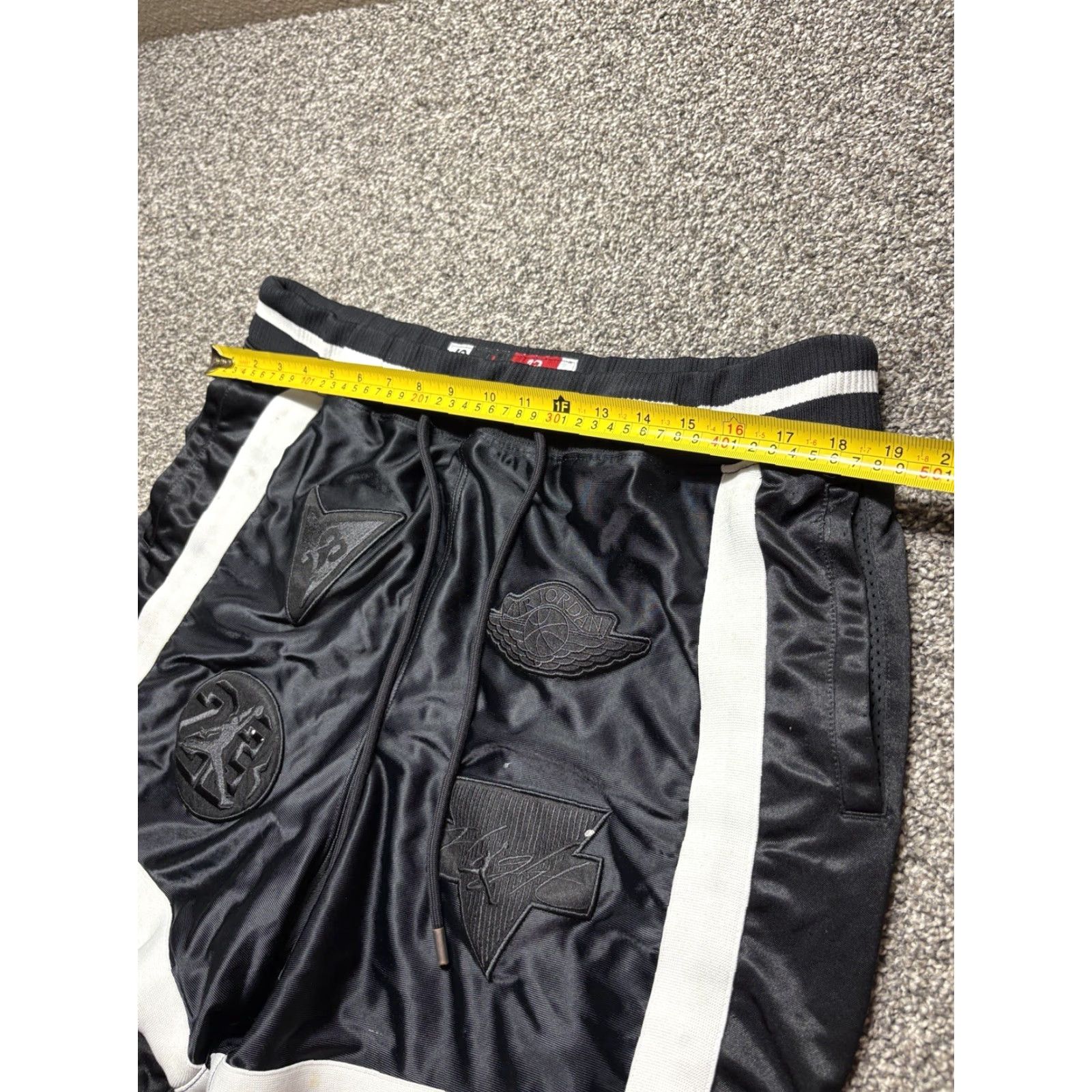Jordan Brand **Air Jordan Mens 2XL Black Diamond Nike Shorts AT9972** User: **Mens Air Jordan 2XL Black Diamond Nike Shorts AT9972** Size US 39 - 5 Thumbnail
