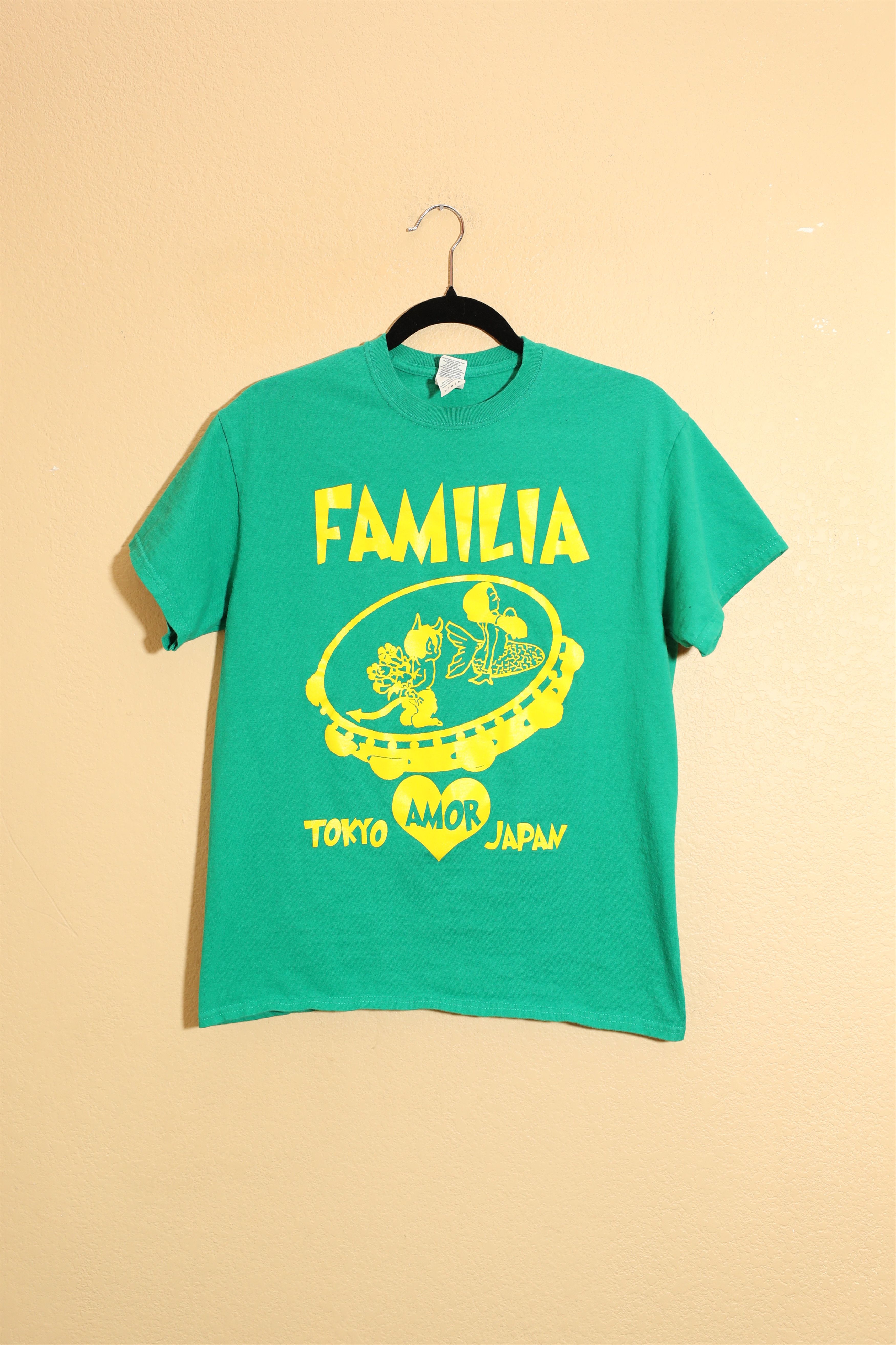 Gildan × Vintage Familia Amor Tokyo Japan Green Tee (M) Size US M / EU 48-50 / 2 - 1 Thumbnail