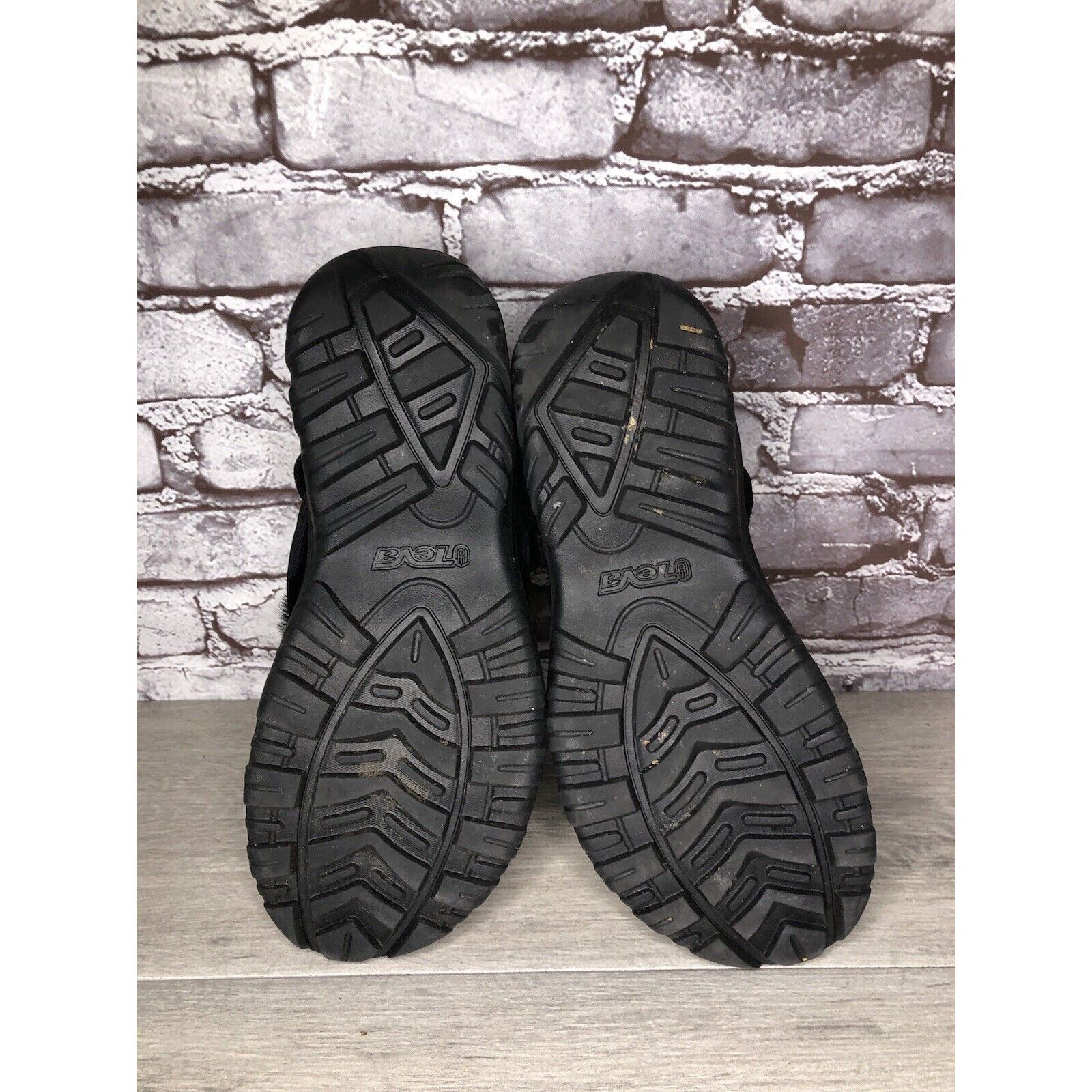 Ugg TEVA UGG COLLAB Black SHEEPSKIN Suede Strappy Outdoor Sandal Size US 10 / EU 43 - 8 Thumbnail