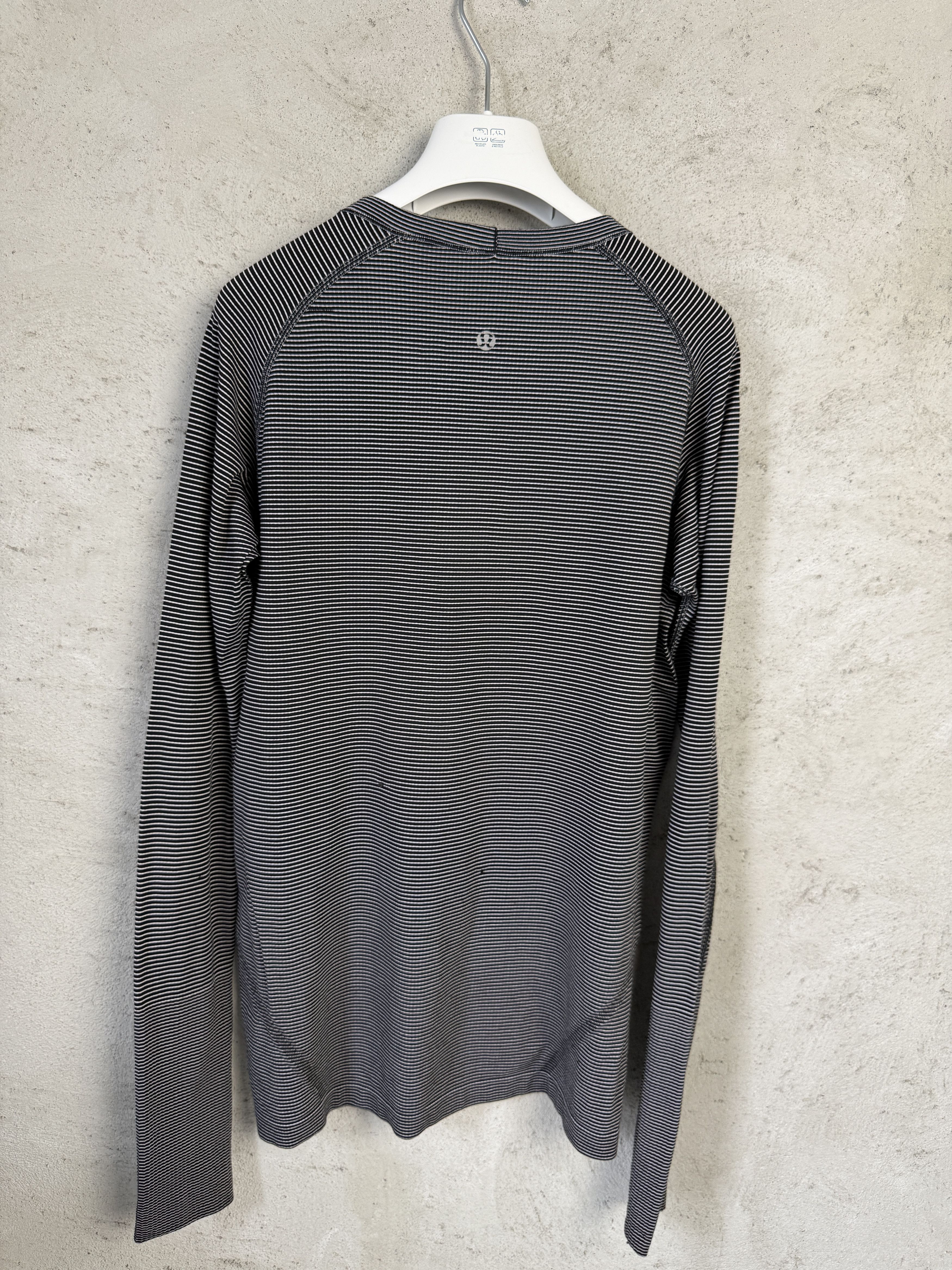 Lululemon Lululemon Swiftly Tech long sleeve t-shirt striped sport Size XL / US 12-14 / IT 48-50 - 4 Thumbnail