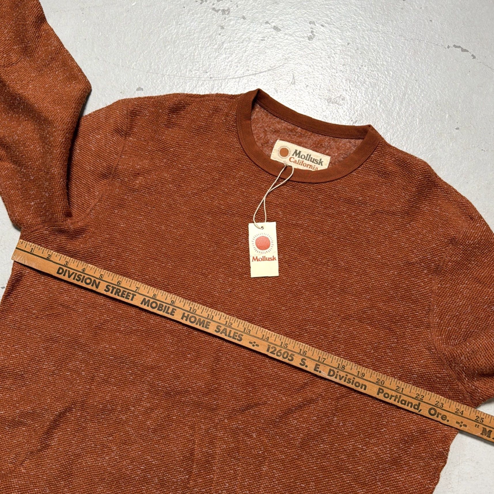 Vintage Mollusk California Surf Shop Wave Patch Crew Sweatshirt Umber XL NWT Beach Skate Art Americana Unisex Adults Pullover Size US XL / EU 56 / 4 - 3 Thumbnail