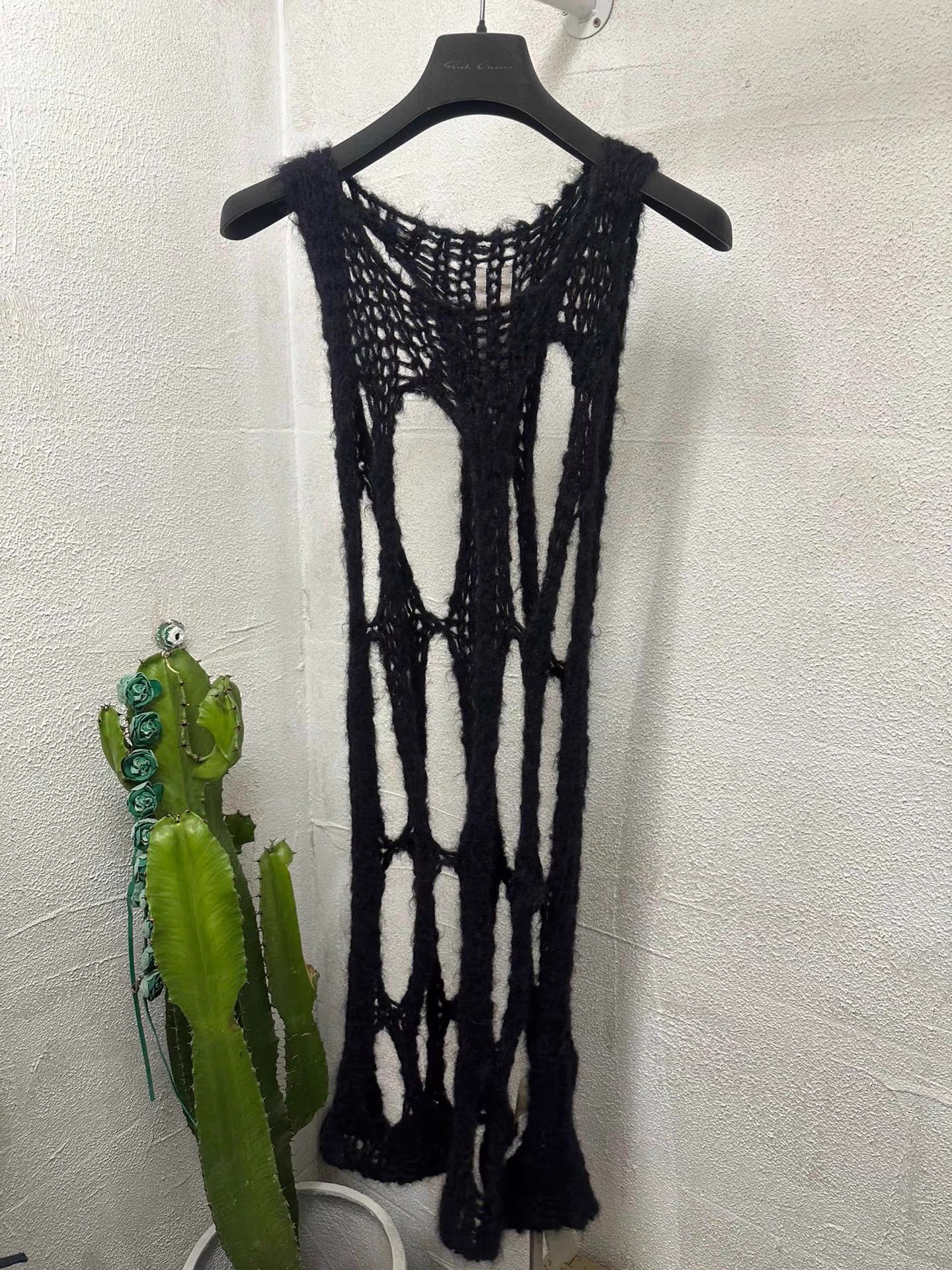 Rick Owens Rick Owens Cutout Knit Vest K20 Size US S / EU 44-46 / 1 - 1 Thumbnail