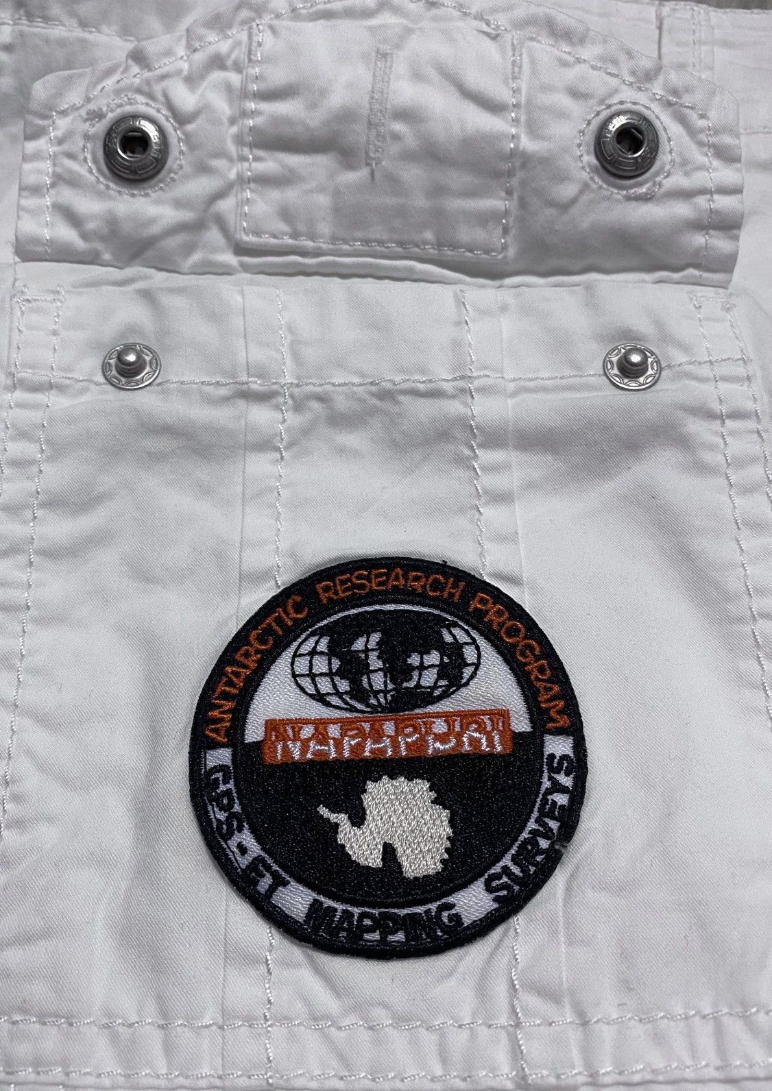 Napapijri Women’s Napapijri White Multipocket Cargo Shorts Logo Size 28" / US 6 / IT 42 - 25 Thumbnail