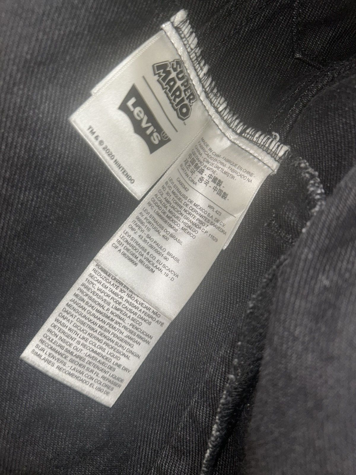 Levi's Levi's x Super Mario Black Denim Trucker Jacket (Sz-Medium) Size US M / EU 48-50 / 2 - 4 Thumbnail