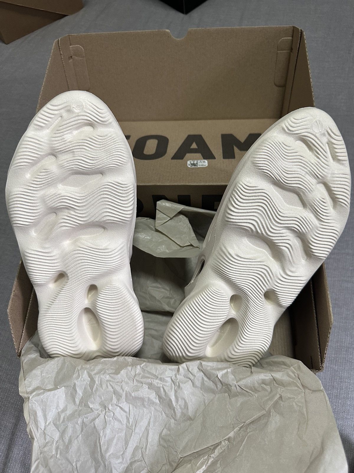 Adidas × Kanye West × Yeezy Adidas Yeezy Foam RNNR Sand Size US 9 / EU 42 - 5 Thumbnail