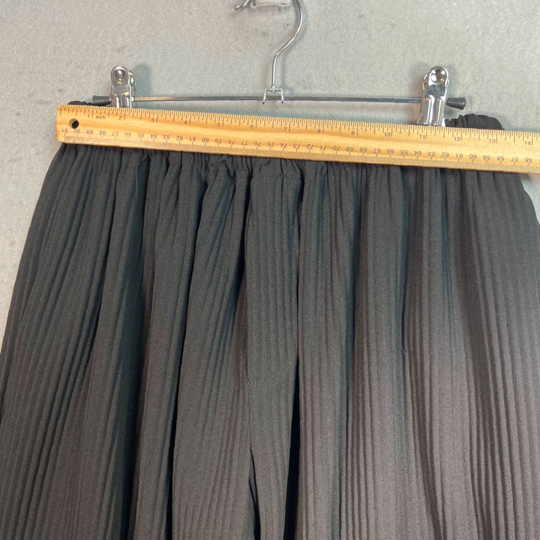 Market VINTAGE Common Market Womens Small Black Pleated Elastic Waist Pants 100% Polyester Size 28" / US 6 / IT 42 - 6 Thumbnail