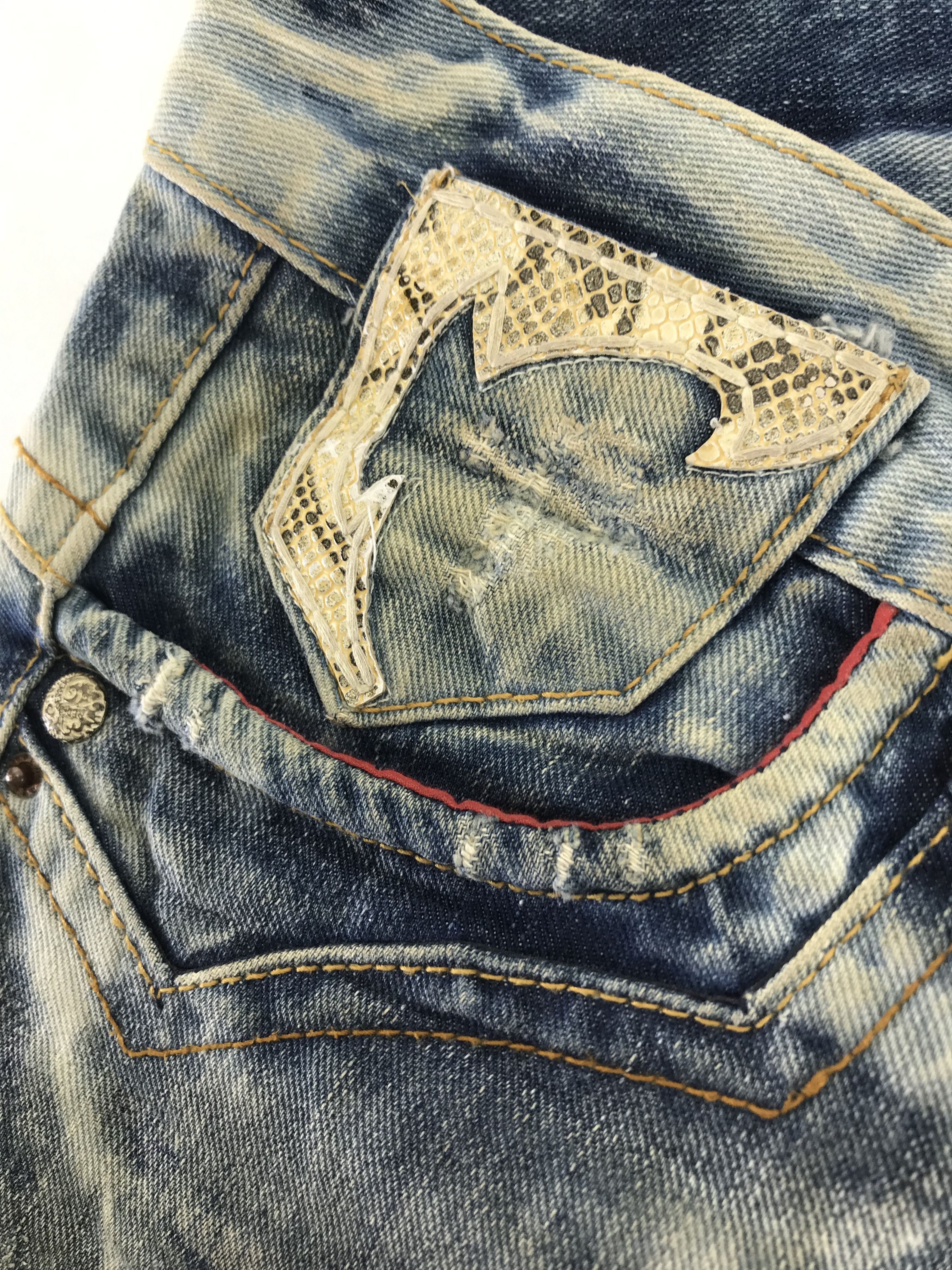 Japanese Brand Vintage Red Pepper Wings Embroidered Flare Jeans Size US 32 / EU 48 - 10 Thumbnail