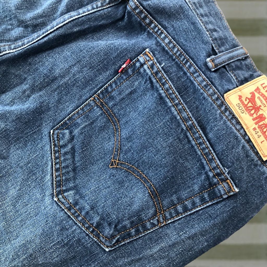 Levi's VINTAGE Levi's 505 Shorts Mens 44 Blue Relaxed Fit Straight Medium Wash Dad 90s USA Size US 44 / EU 60 - 1 Thumbnail