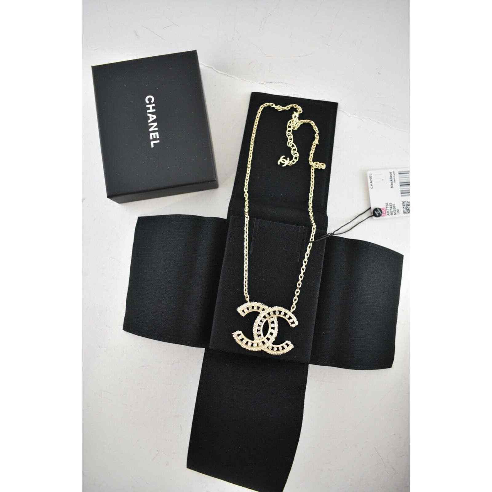 Chanel Chanel 22C Gold Metal Crystal Cuban Pendant Necklace Size ONE SIZE - 4 Thumbnail
