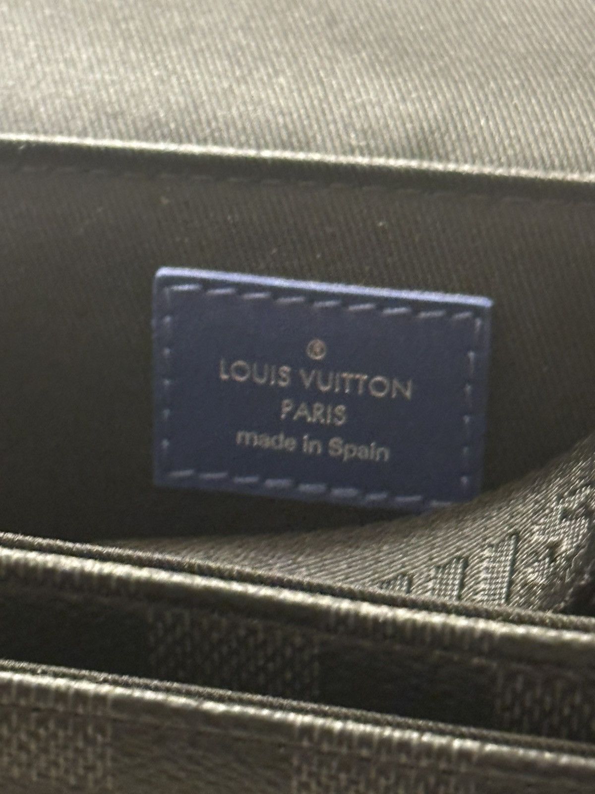 Louis Vuitton Louis Vuitton District Messenger Bag Size ONE SIZE - 6 Thumbnail
