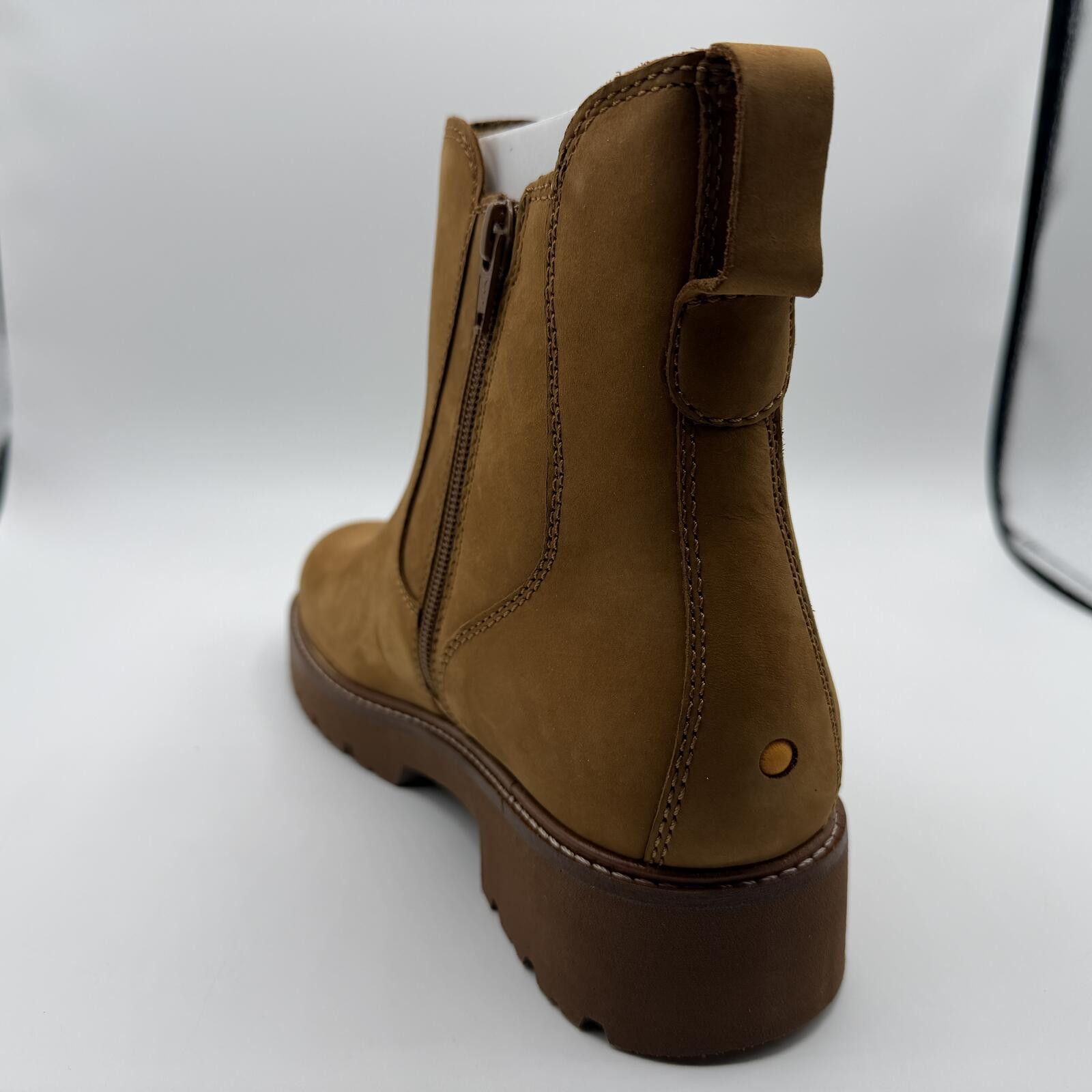 Samuel Hubbard Samuel Hubbard Made in Portugal Van Ness Chelsea Boot Nubuck Size US 7.5 / IT 37.5 - 9 Thumbnail