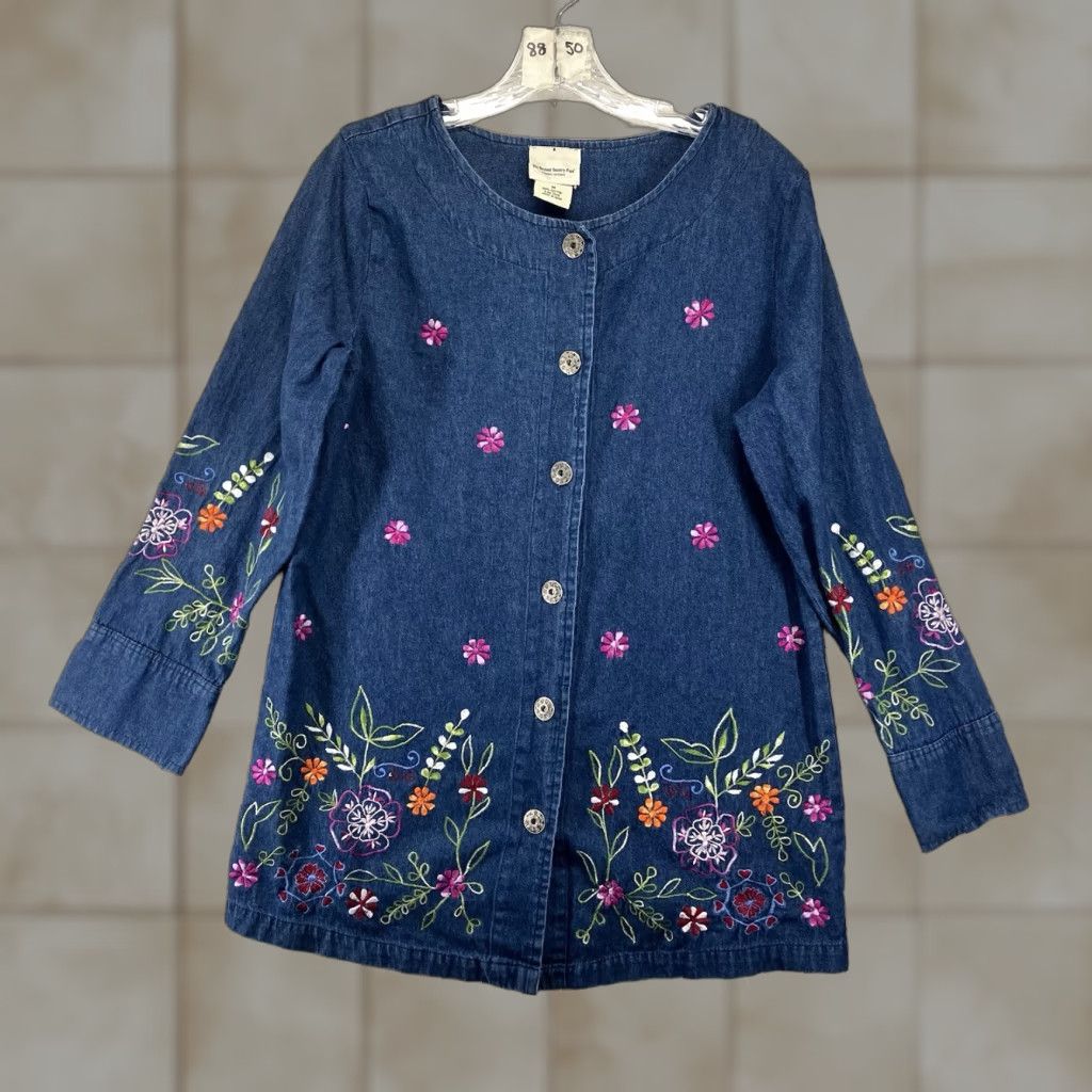 Denime VINTAGE The Vermont Country Store Women's Denim Top Tunic 100% Cotton Floral Embroidered Buttons Long Sleeve All Seasons Fall Spring Winter Womens Size M / US 6-8 / IT 42-44 - 1 Thumbnail