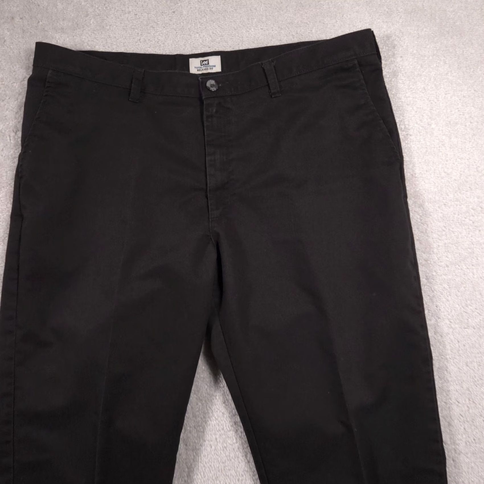 Lee Lee Total Freedom Pants Mens 40x30 Black Relaxed Fit Chino Straight Leg Casual Size US 40 / EU 56 - 4 Thumbnail