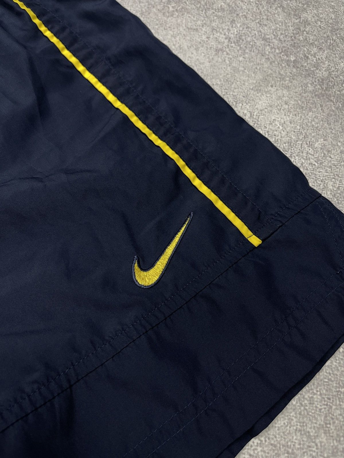 Nike Vintage Nike Arsenal Football Shorts Navy Y2K Soccer Size L Size US 34 / EU 50 - 4 Thumbnail