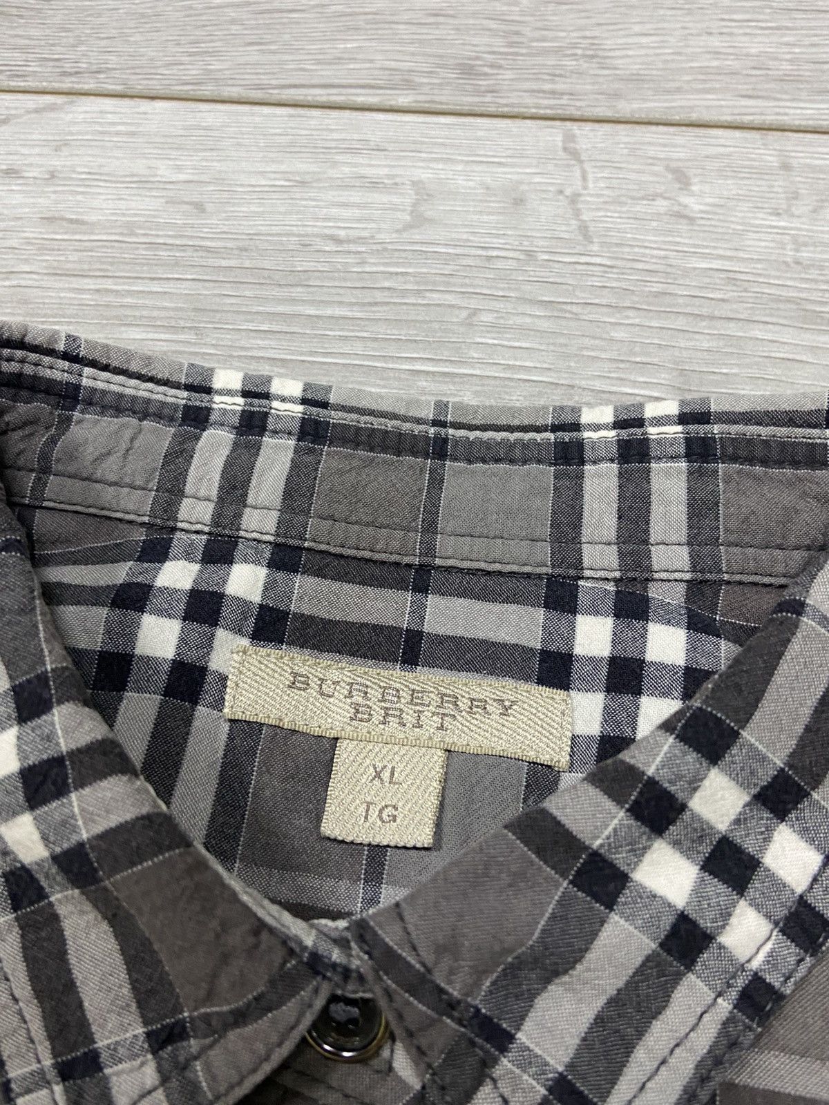 Burberry Burberry Brit vintage shirt full nova check button overprint Size US XL / EU 56 / 4 - 4 Thumbnail