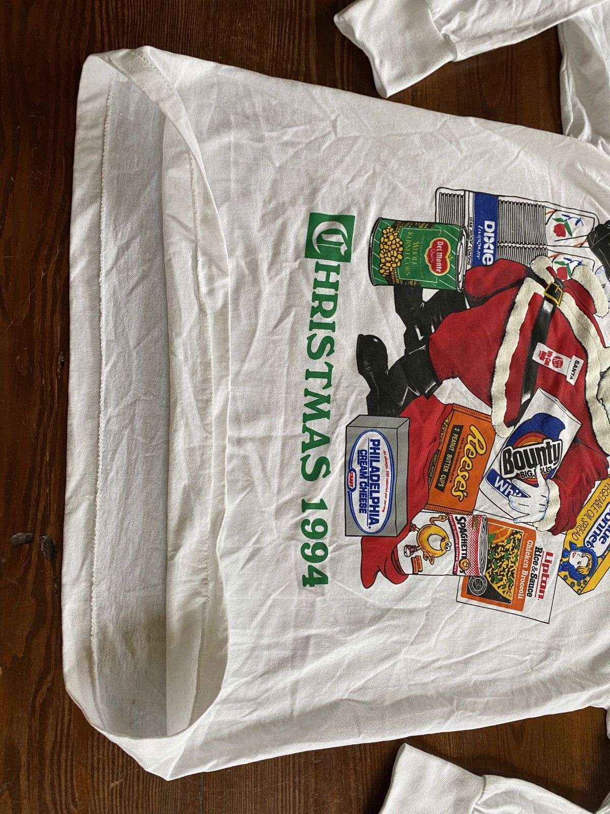 Vintage Vintage 1994 Albertsons Grocery Santa Xmas Single Stitch Tee Size US L / EU 52-54 / 3 - 15 Thumbnail