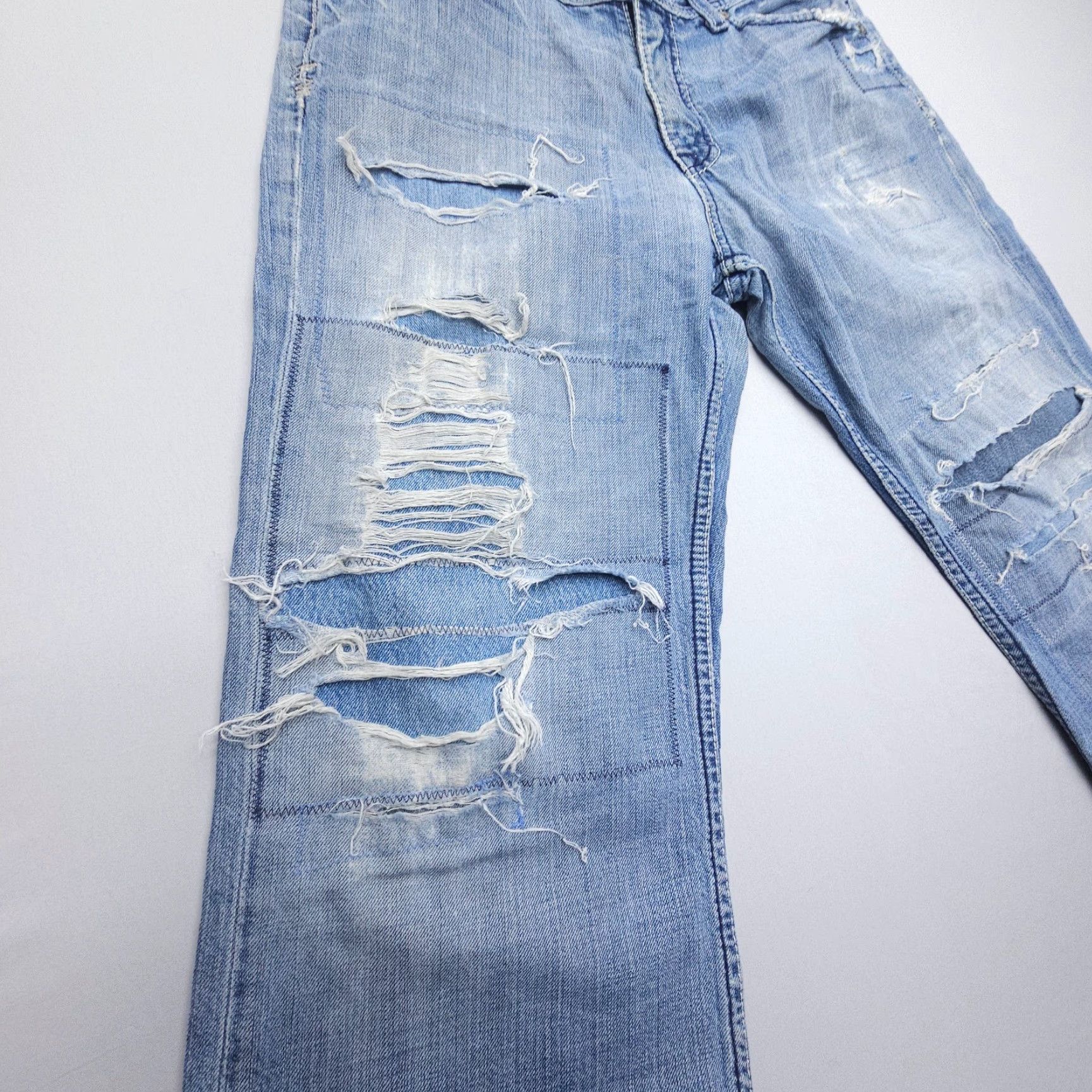 Vintage BKE Buckle Tyler Straight Jeans Mens 33 Blue Distressed Denim 5-Pocket Regular Inseam 29" Cotton Denim Size US 33 - 6 Thumbnail