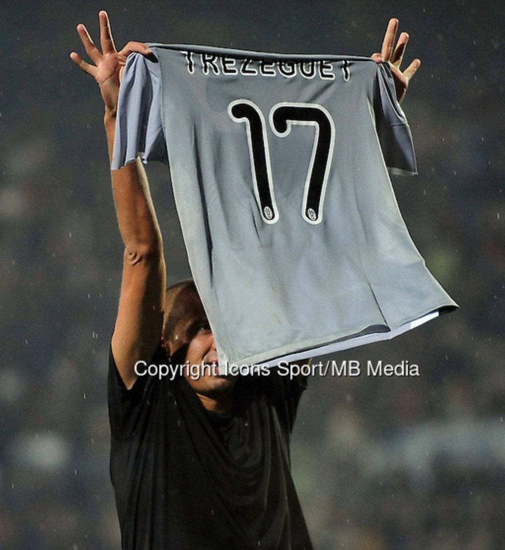 Nike Trezeguet #17 Juventus 2009/10 Away Large w/ Patches Size US L / EU 52-54 / 3 - 4 Thumbnail