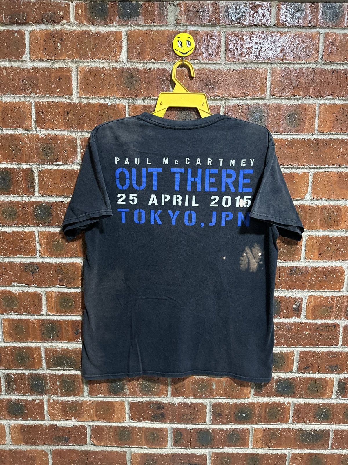 Band Tees × Vintage Vintage Paul Mc Cartney Out There Japan 2015 Sun Faded Tee Size US L / EU 52-54 / 3 - 8 Thumbnail