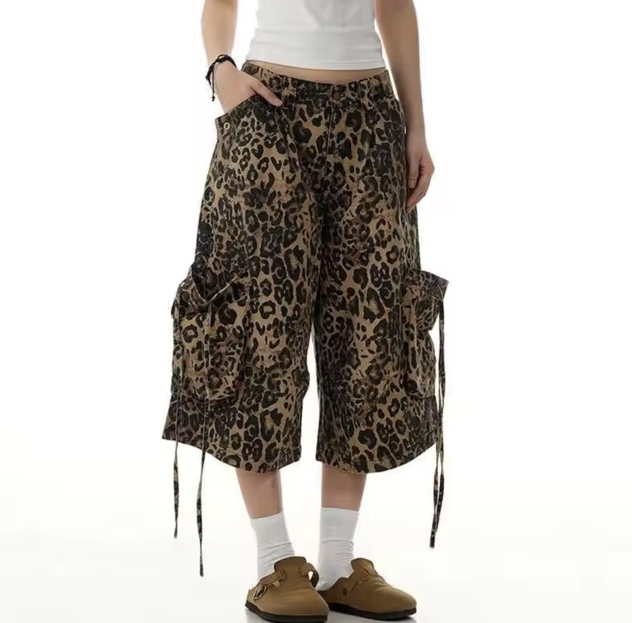 Other Leopard Print Long Wide Cargo Jorts, Baggy Shorts Size US 30 / EU 46 - 4 Thumbnail