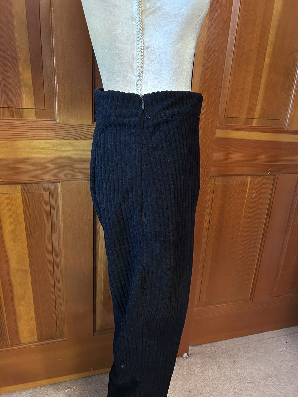 Designer × Other NWT, Lavishly Paris Women’s Ribbed Knit Wide Leg Pants. Size 28" / US 6 / IT 42 - 9 Thumbnail