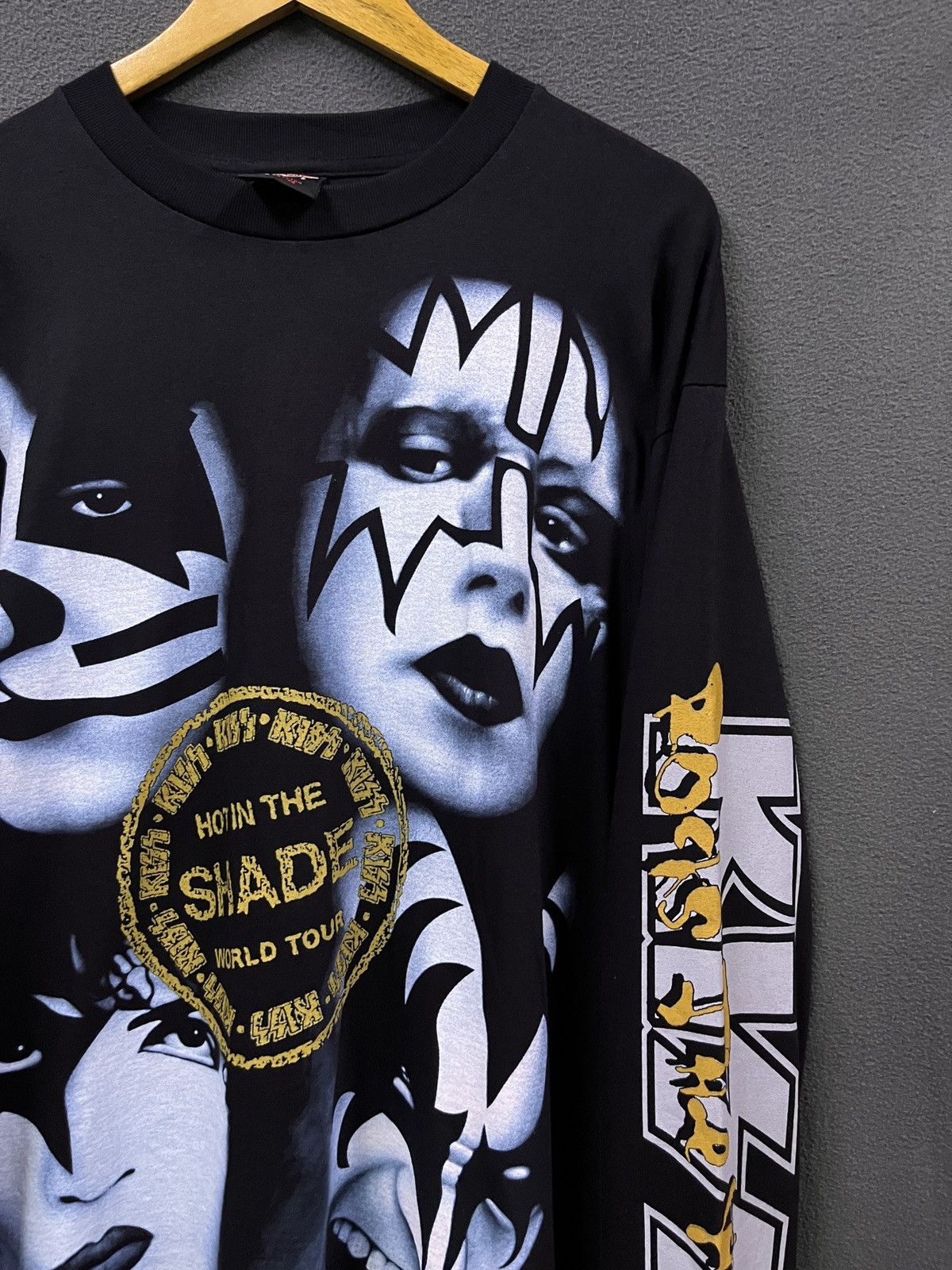 Vintage VINTAGE 90s DEADSTOCK KISS HOT IN SHAFE TOUR BAND SHIRT Size US XL / EU 56 / 4 - 2 Thumbnail