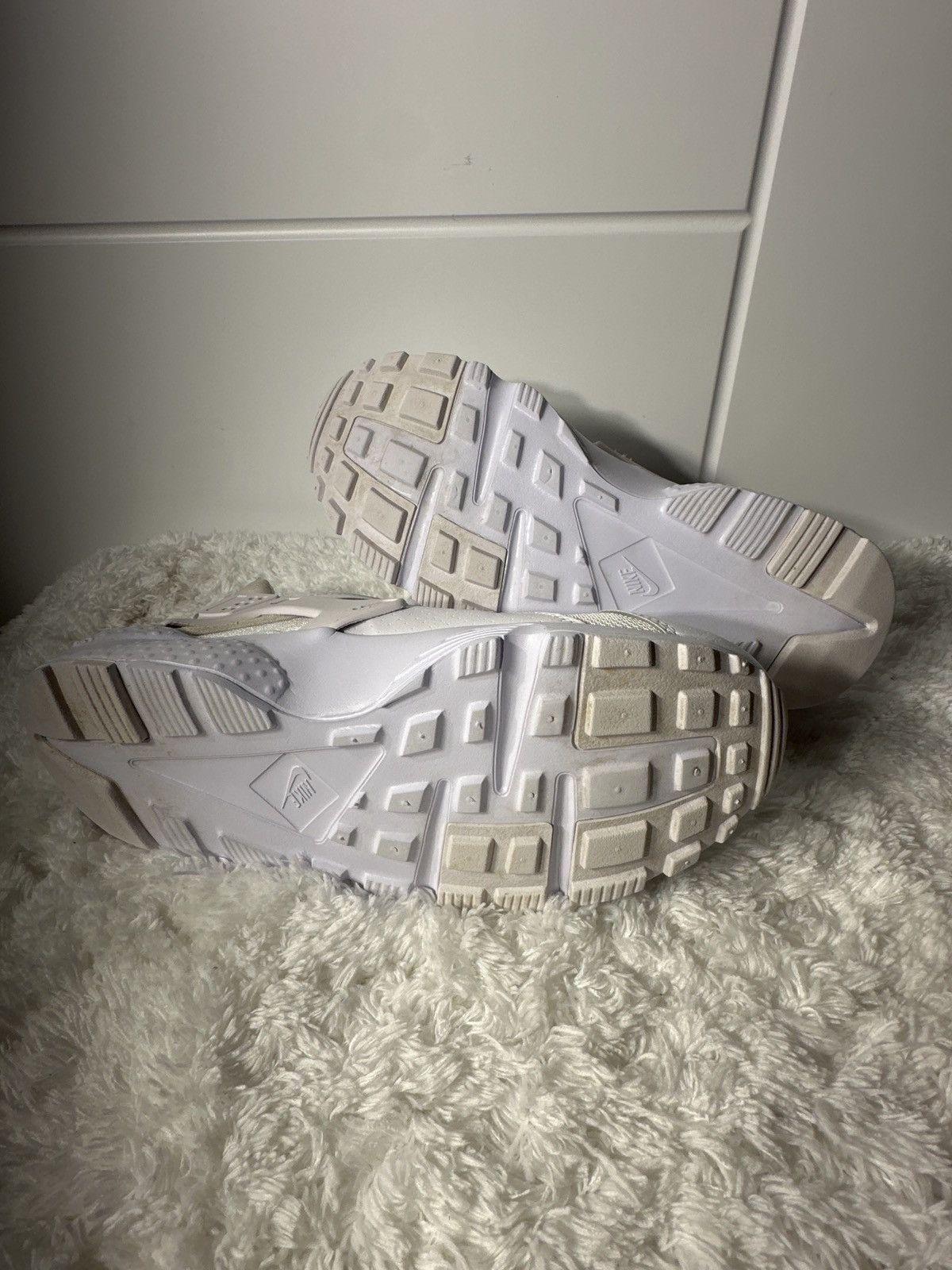 Nike Nike Huarache Run GS Whiteout White Sneakers Size US 5.5 / IT 35.5 - 6 Thumbnail