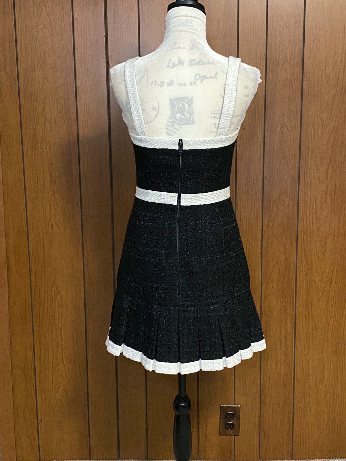 Alice + Olivia Alice and Olivia Mini Square Neck Dress size 4 Size S / US 4 / IT 40 - 13 Thumbnail