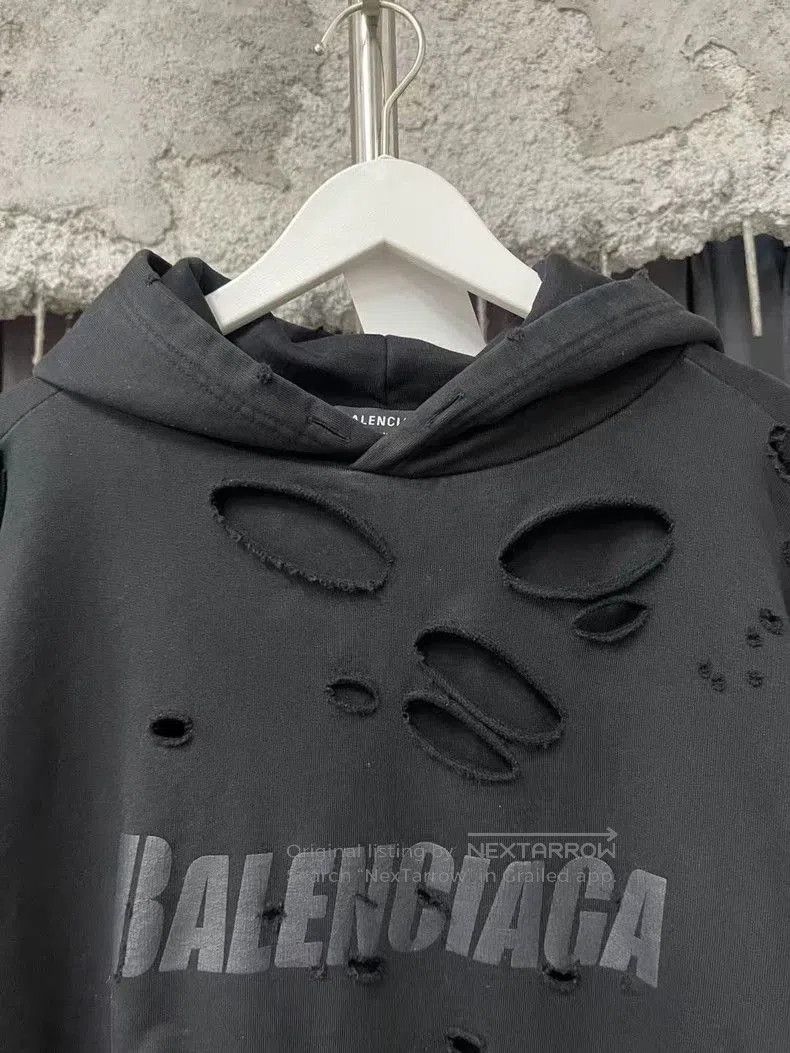 Balenciaga Balenciaga Black Distressed Logo Hoodie. Size US S / EU 44-46 / 1 - 5 Thumbnail