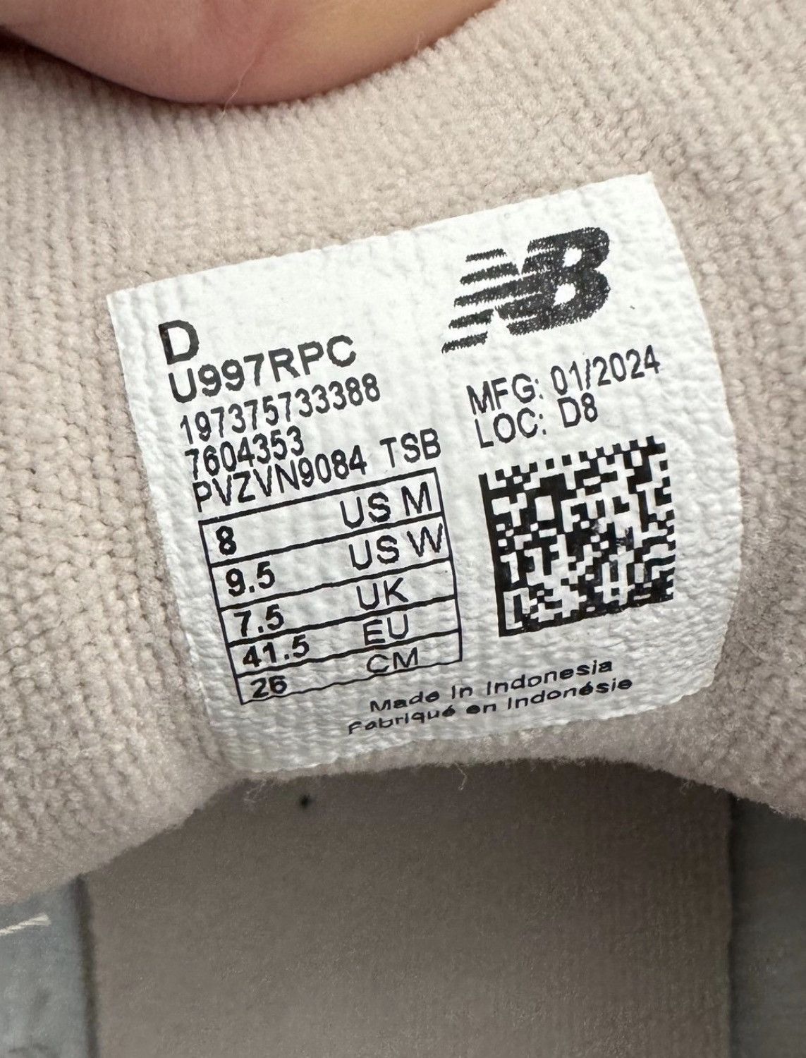New Balance New Balance 997R Sneakers in Light Peach, Size 9.4 Size US 9.5 / IT 39.5 - 10 Thumbnail