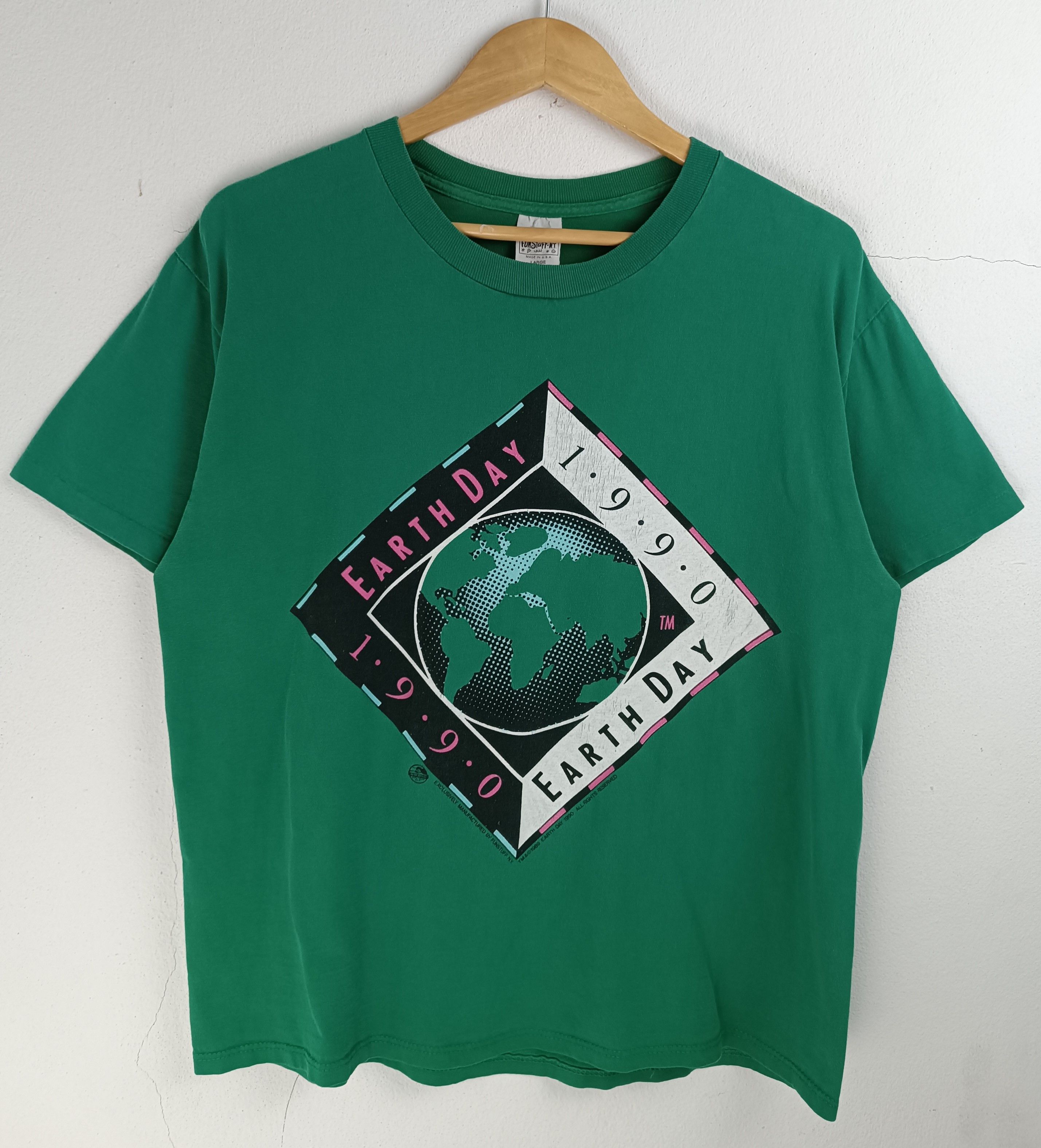 Vintage VINTAGE 90'S EARTH DAY WORLD GLOBE MAP LOVE PEACE TEE Size US M / EU 48-50 / 2 - 3 Thumbnail