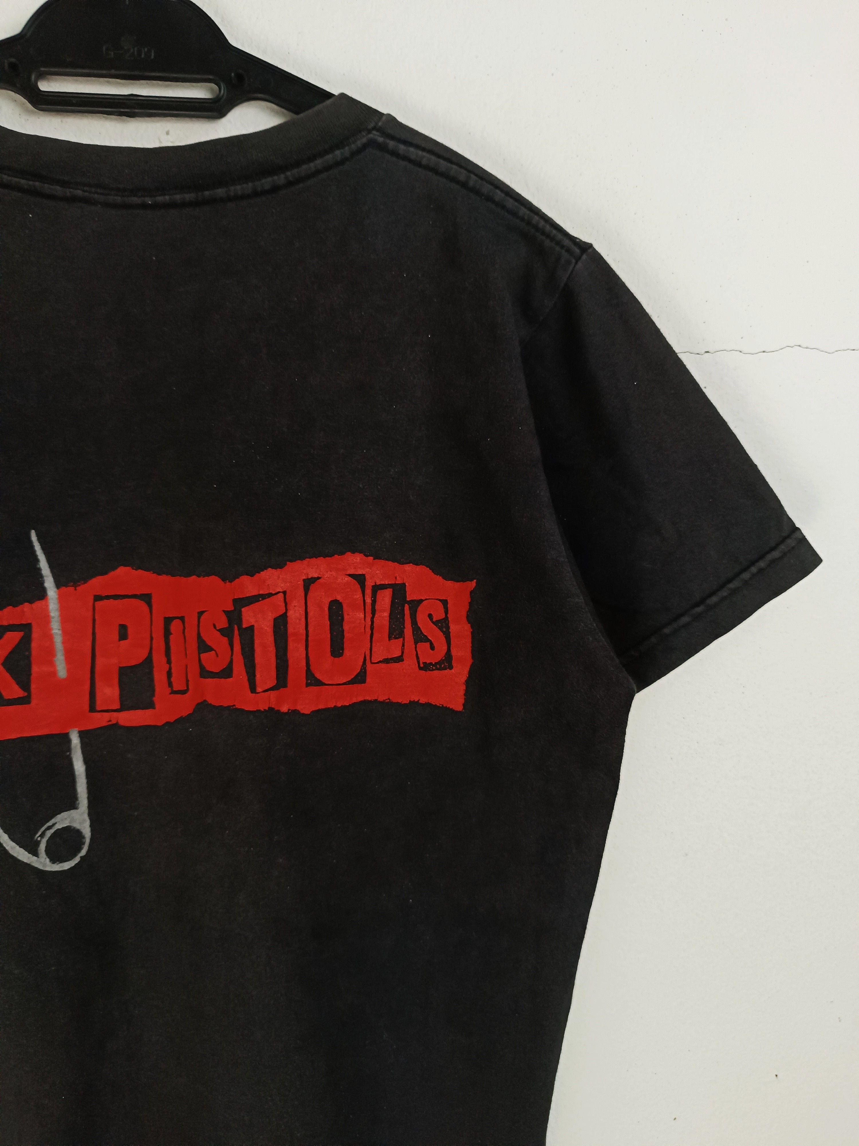 Band Tees VINTAGE FADED 2000s SEX PISTOLS GOD SAVE THE QUEEN clash Size US S / EU 44-46 / 1 - 13 Thumbnail